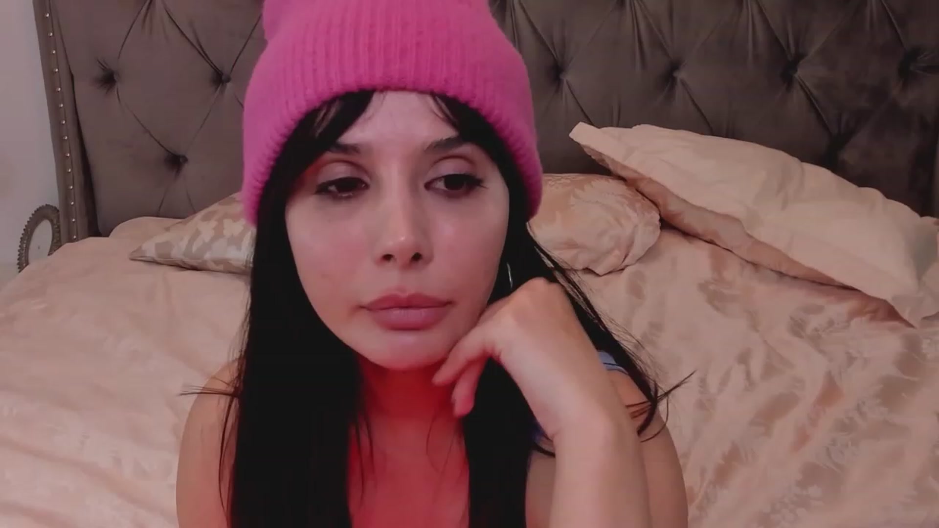 Gallery image thumbnail from LenaLiveNow's myfreecams stream on, 02/07/2024, 02:34 image 10 of 20