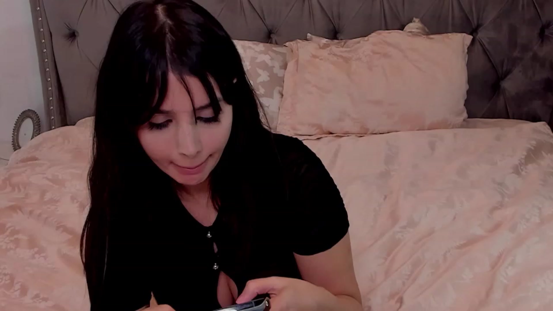 Gallery image thumbnail from LenaLiveNow's myfreecams stream on, 02/10/2024, 24:50 image 2 of 20