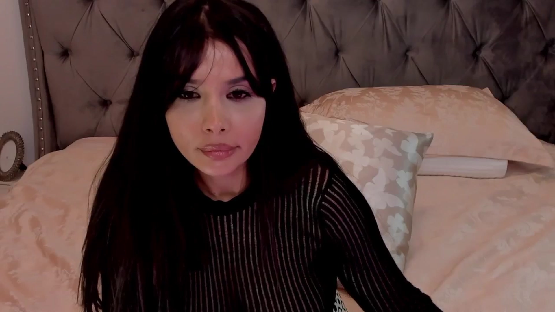 Gallery image thumbnail from LenaLiveNow's myfreecams stream on, 03/20/2024, 23:00 image 10 of 20