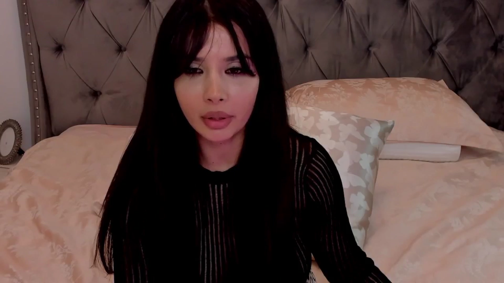 Gallery image thumbnail from LenaLiveNow's myfreecams stream on, 03/20/2024, 23:00 image 9 of 20