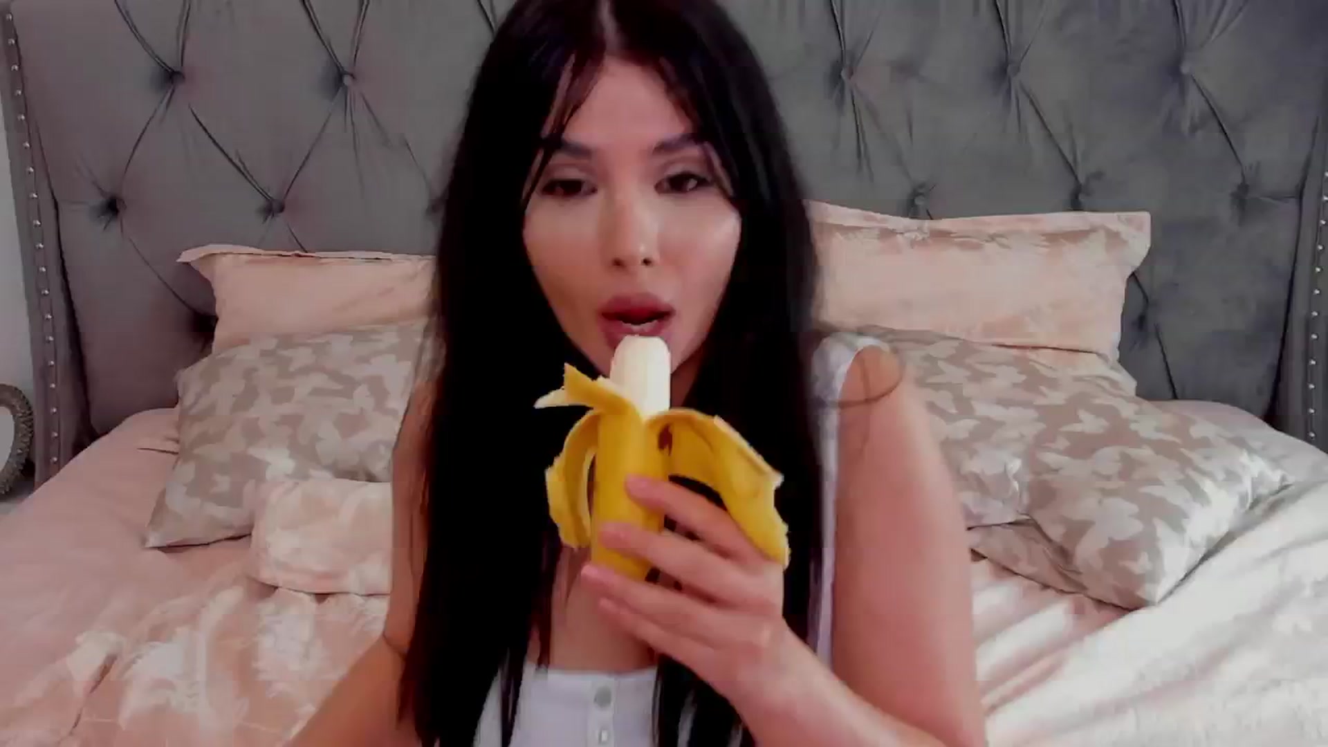 Gallery image thumbnail from LenaLiveNow's myfreecams stream on, 05/08/2024, 16:01 image 5 of 20