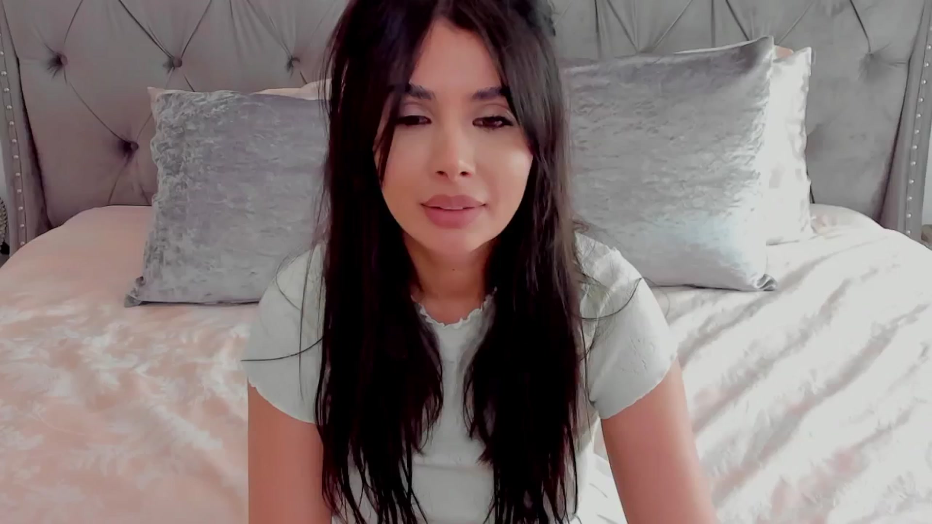 Gallery image thumbnail from LenaLiveNow's myfreecams stream on, 05/10/2024, 15:09 image 4 of 20