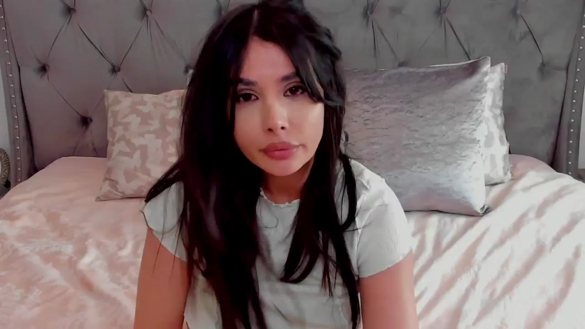 Gallery image thumbnail from LenaLiveNow's myfreecams stream on, 05/10/2024, 16:14 image 14 of 20