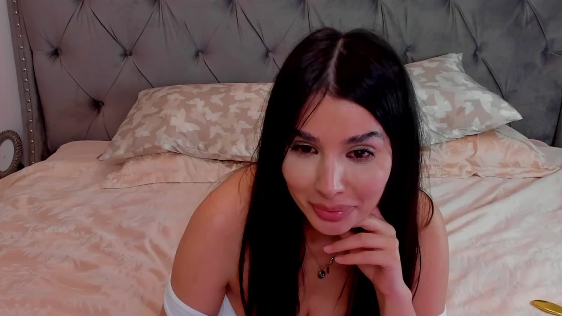 Gallery image thumbnail from LenaLiveNow's myfreecams stream on, 05/13/2024, 17:01 image 19 of 20