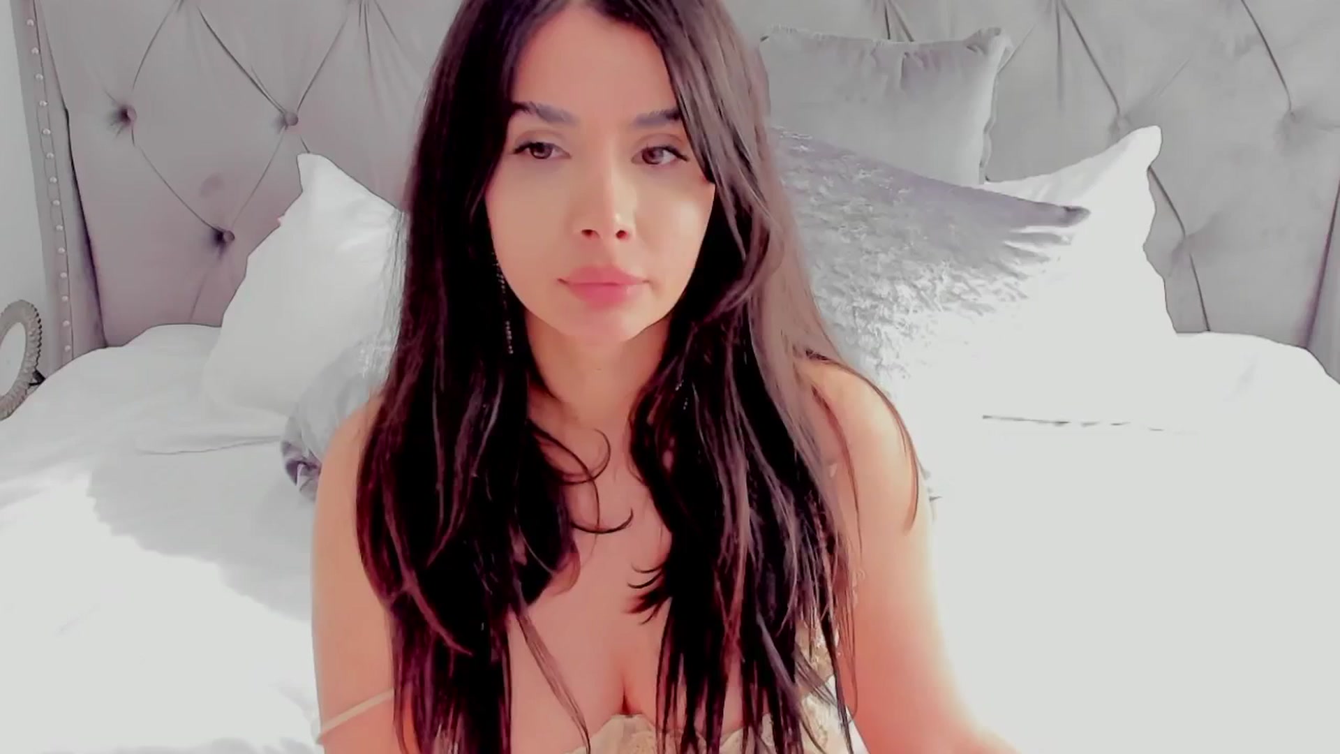 Gallery image thumbnail from LenaLiveNow's myfreecams stream on, 05/16/2024, 18:34 image 8 of 20