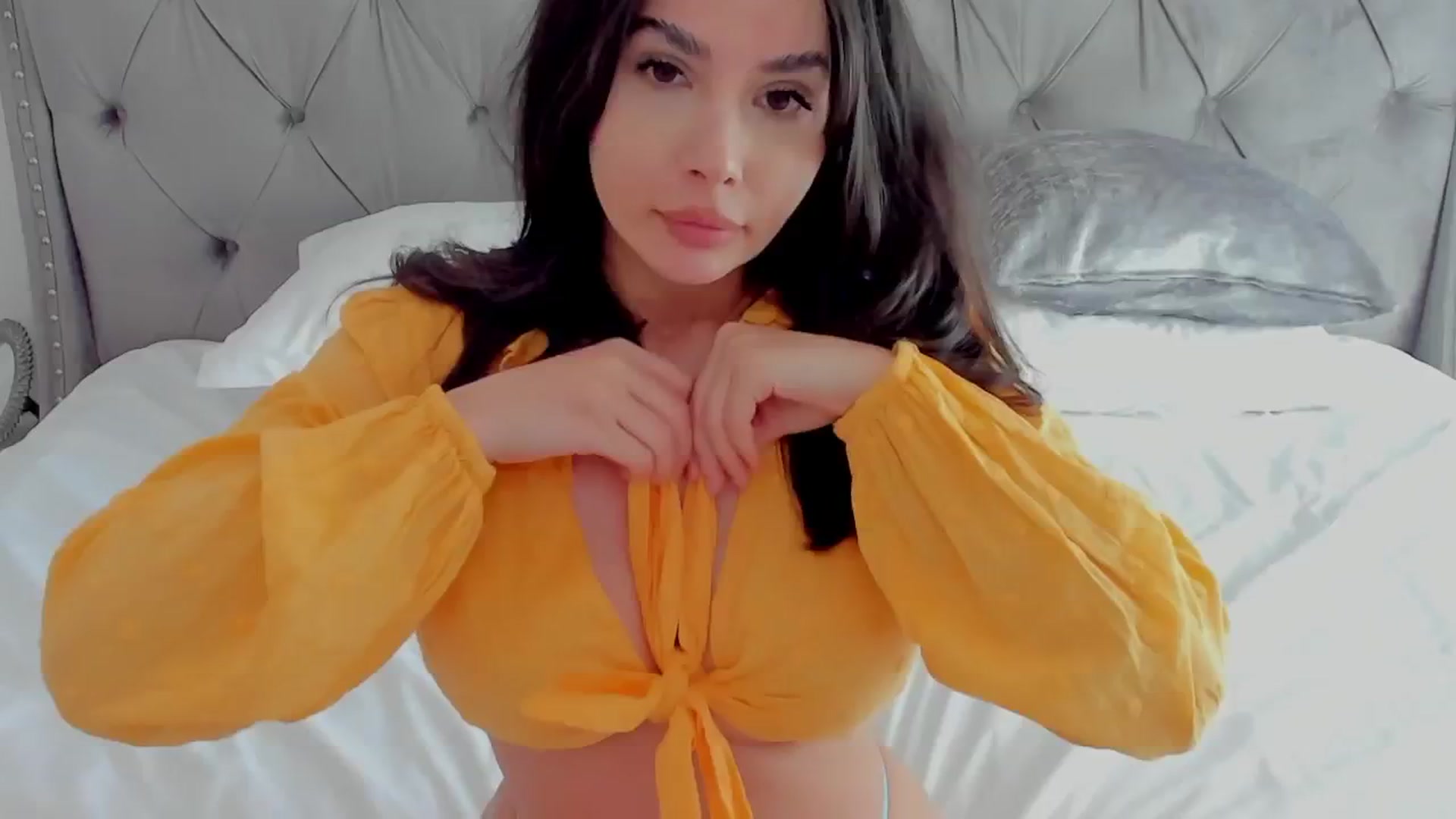 Gallery image thumbnail from LenaLiveNow's myfreecams stream on, 05/26/2024, 12:58 image 14 of 20