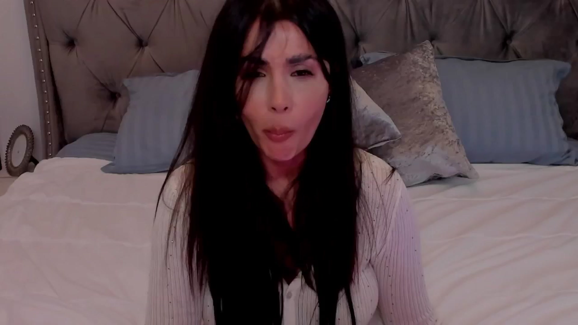 Gallery image thumbnail from LenaLiveNow's myfreecams stream on, 07/16/2024, 18:35 image 10 of 20