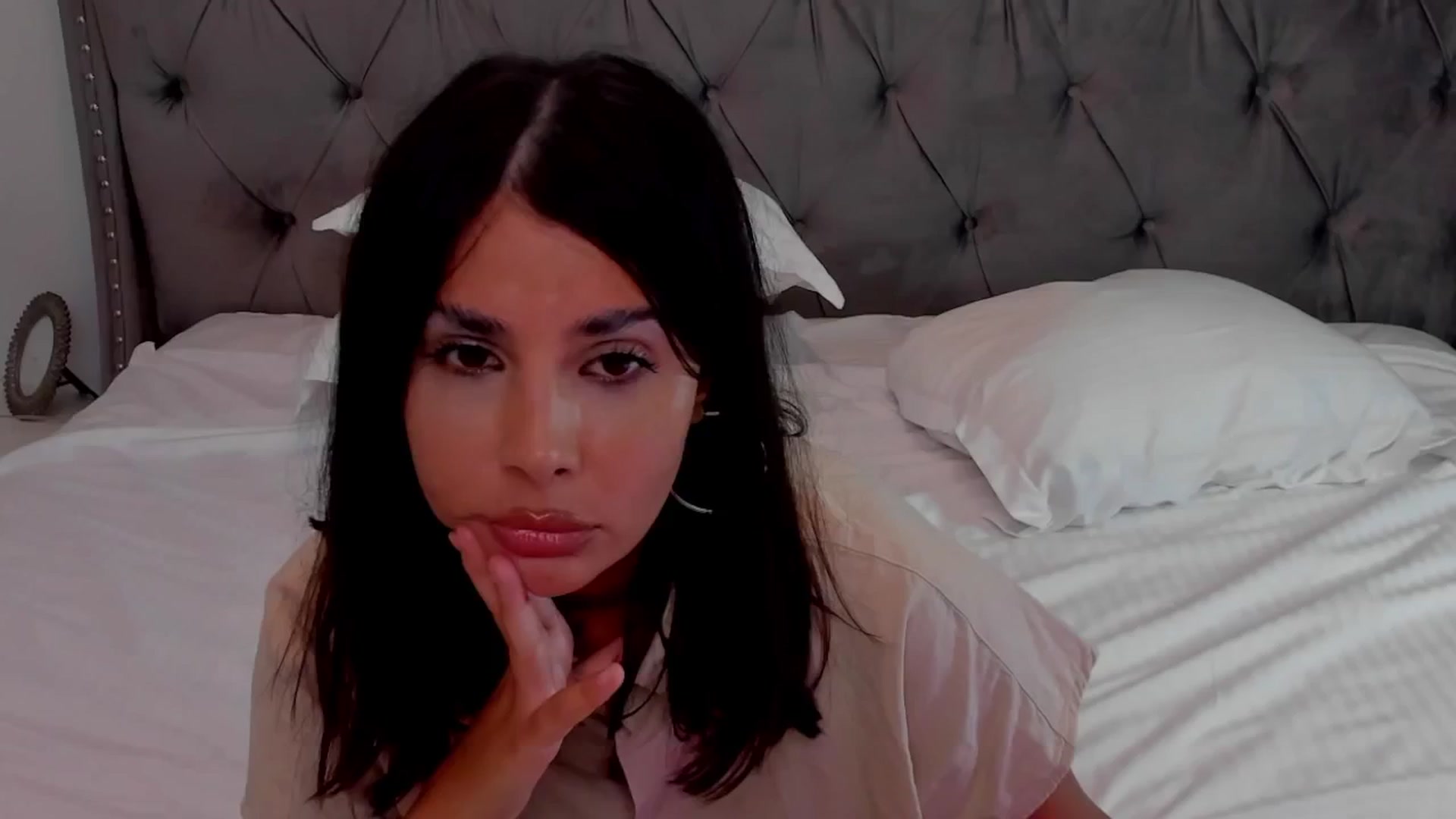 Gallery image thumbnail from LenaLiveNow's myfreecams stream on, 08/08/2024, 18:37 image 17 of 20