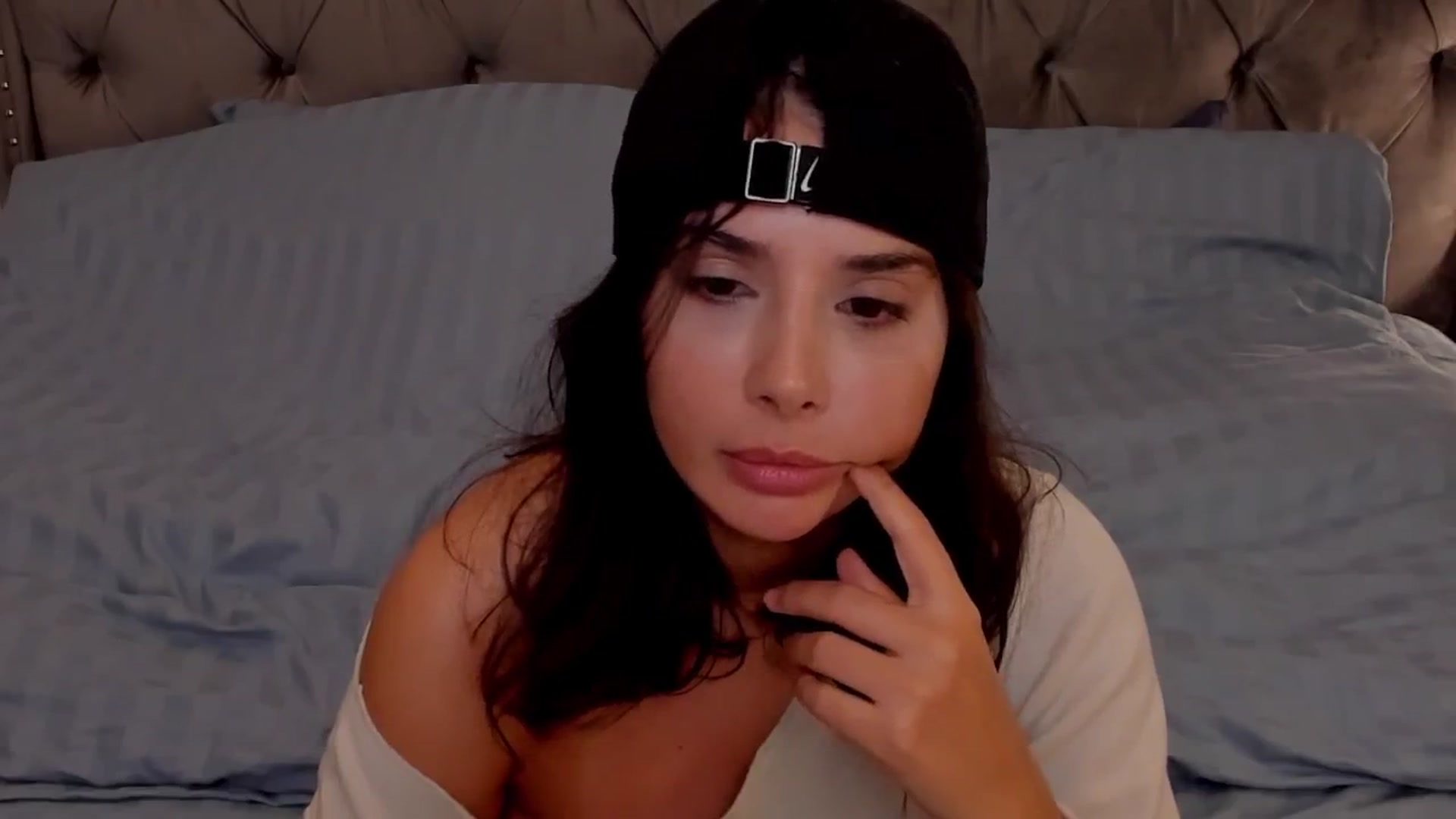 Gallery image thumbnail from LenaLiveNow's myfreecams stream on, 09/29/2024, 23:26 image 9 of 20