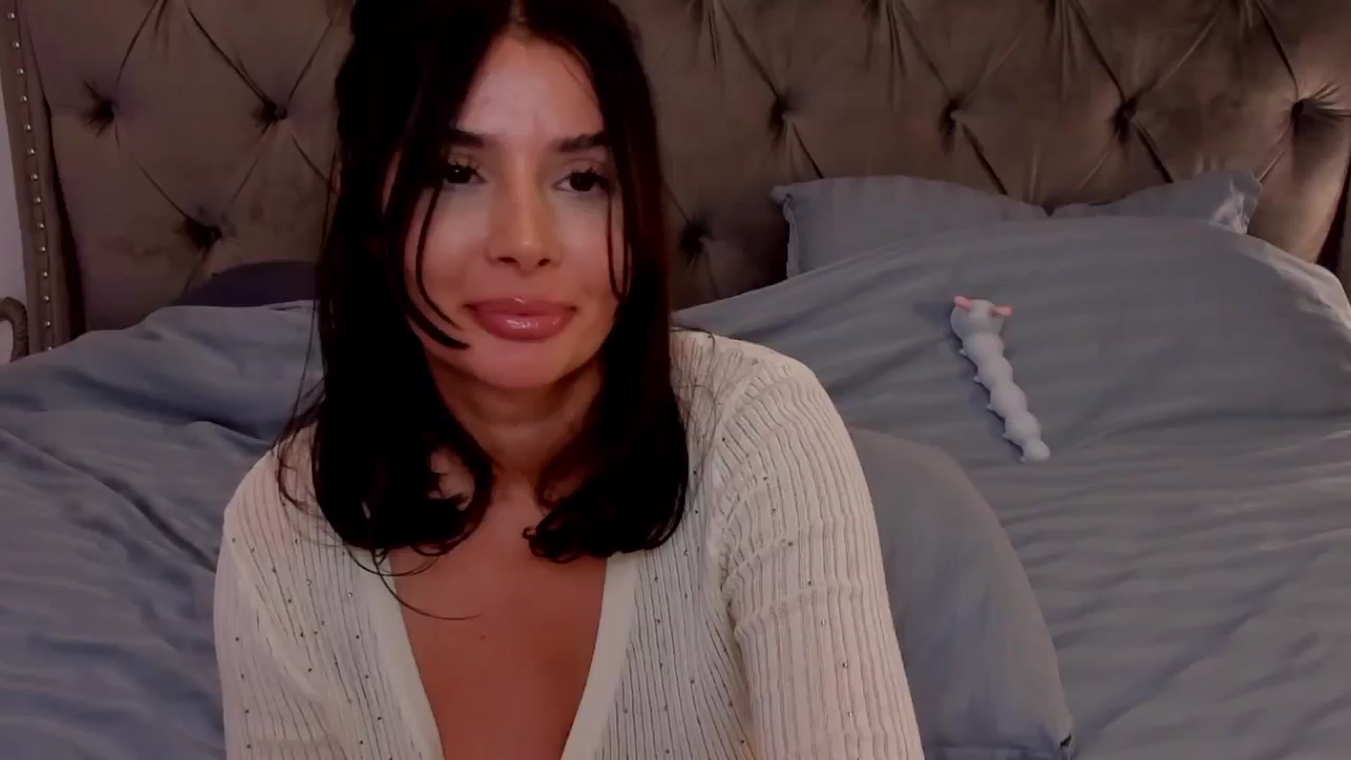 Gallery image thumbnail from LenaLiveNow's myfreecams stream on, 10/06/2024, 19:07 image 17 of 20