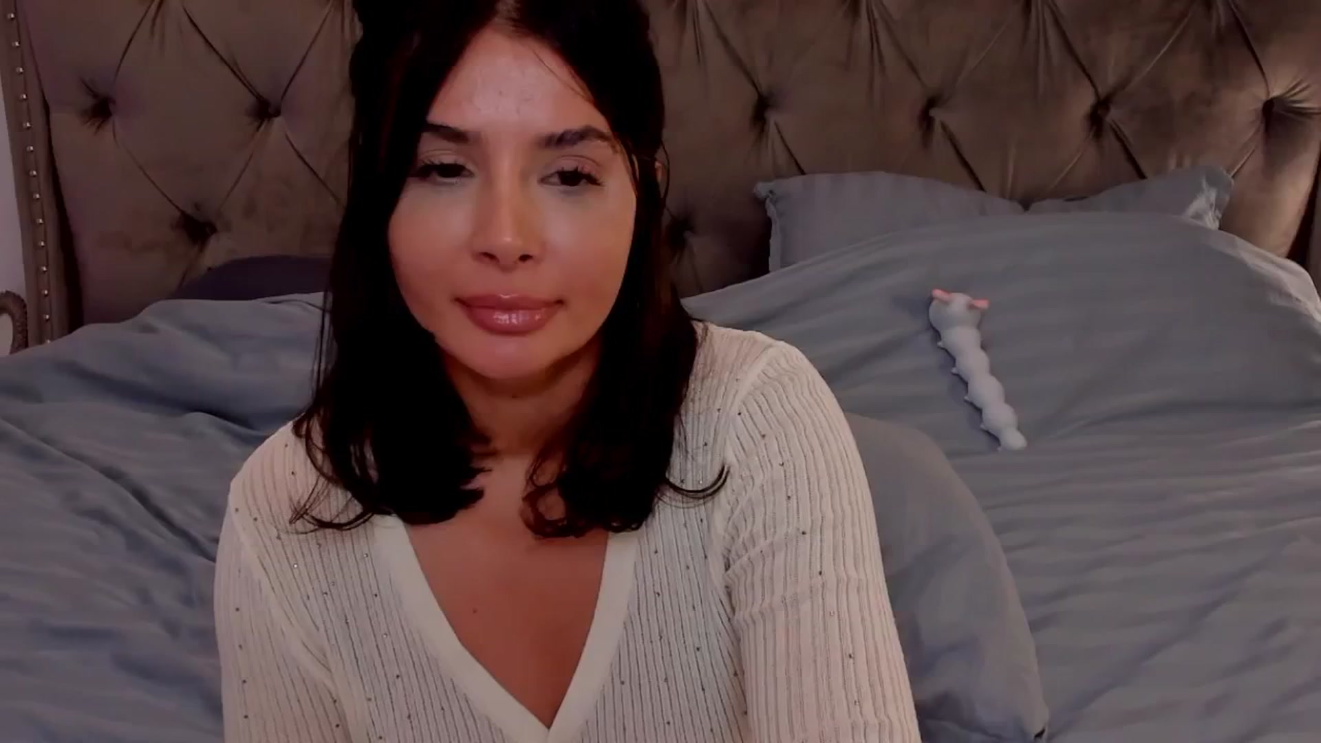 Gallery image thumbnail from LenaLiveNow's myfreecams stream on, 10/06/2024, 19:07 image 14 of 20