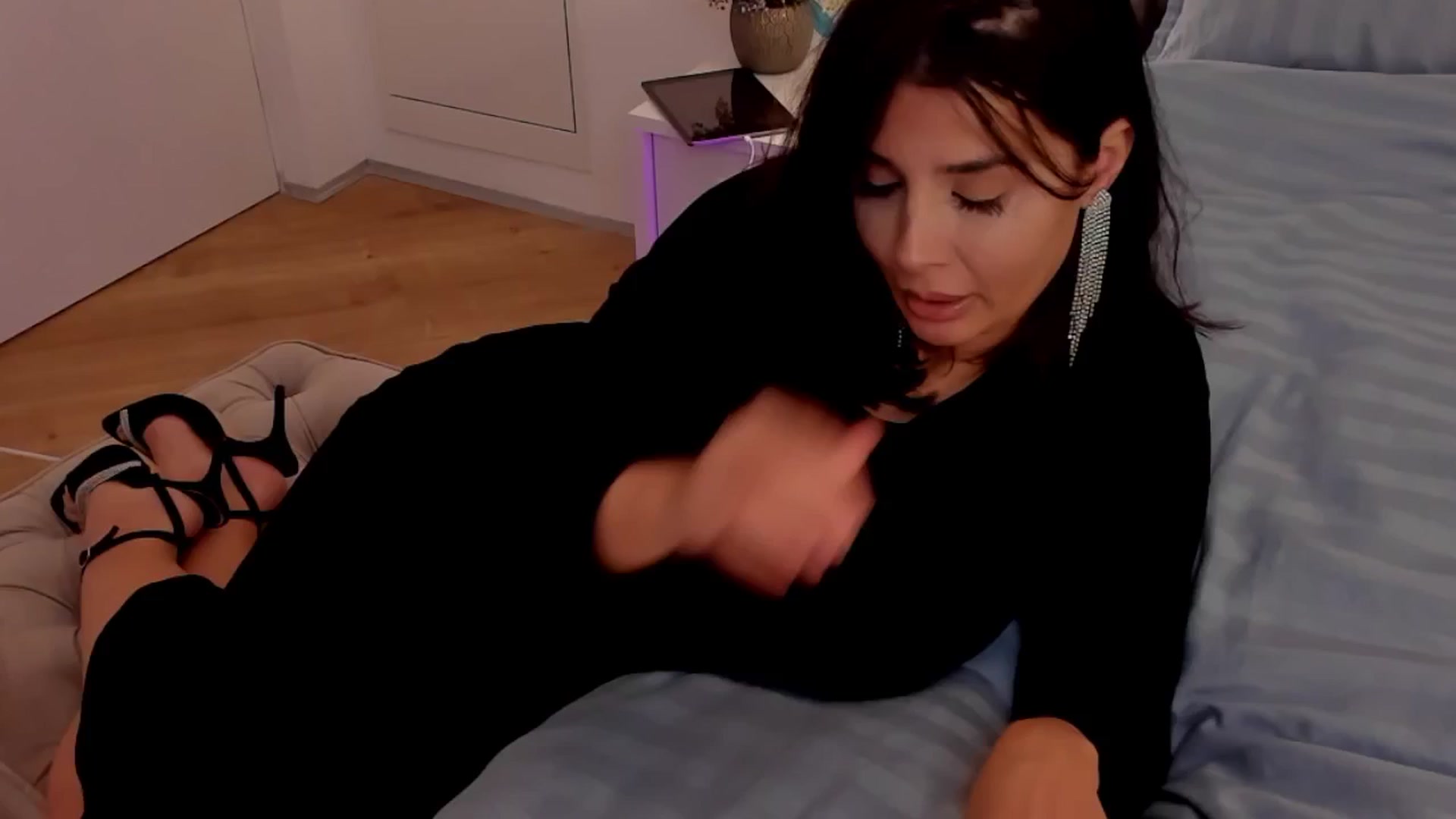 Gallery image thumbnail from LenaLiveNow's myfreecams stream on, 10/12/2024, 18:10 image 3 of 20