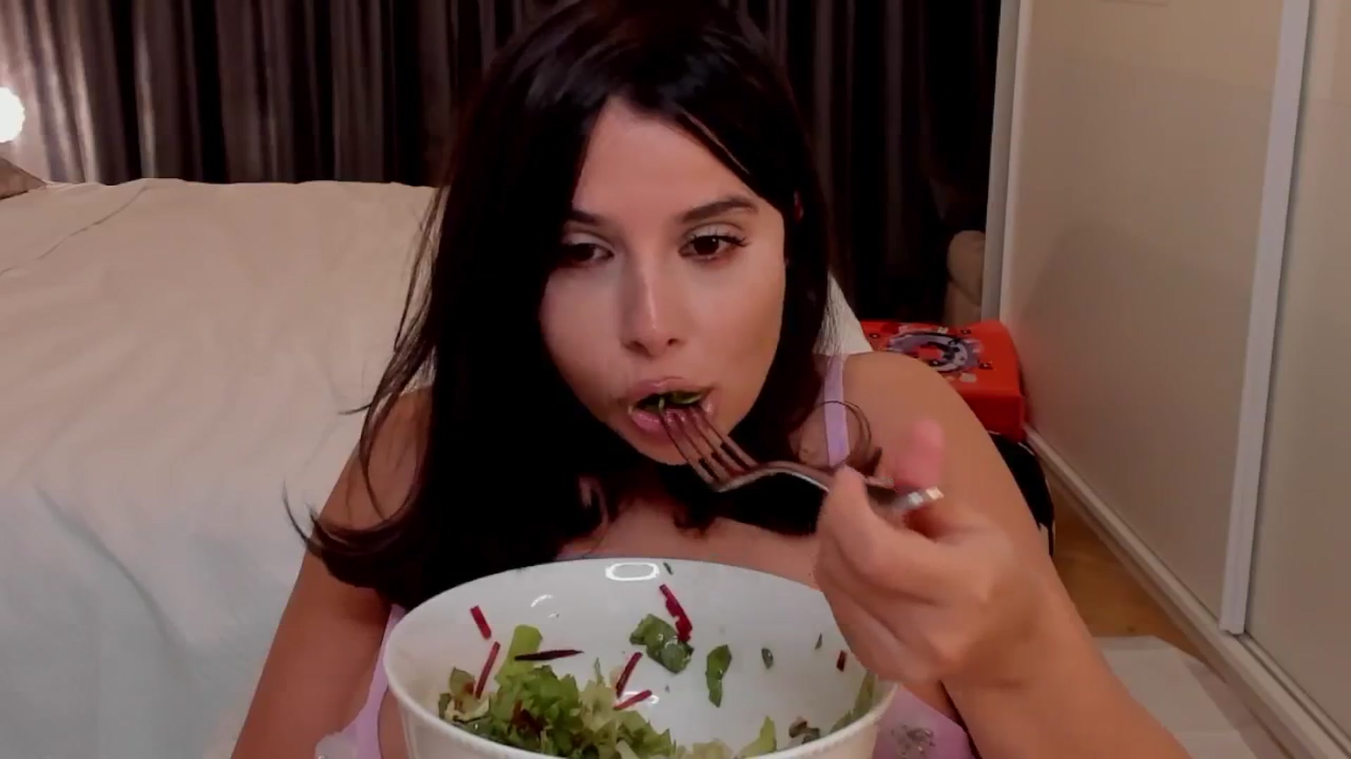 Gallery image thumbnail from LenaLiveNow's myfreecams stream on, 10/30/2024, 21:01 image 18 of 20