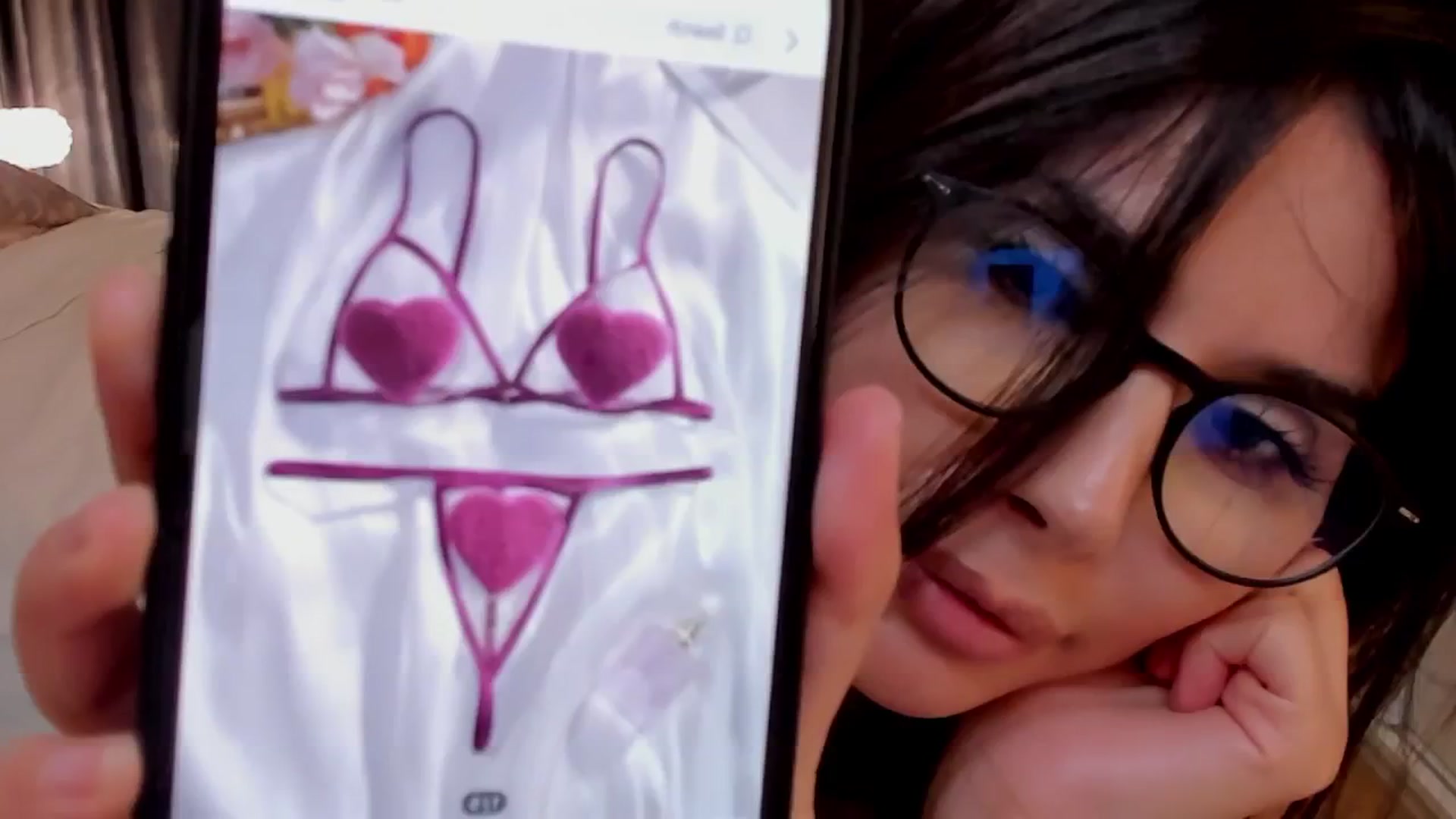 Gallery image thumbnail from LenaLiveNow's myfreecams stream on, 10/31/2024, 24:12 image 16 of 20