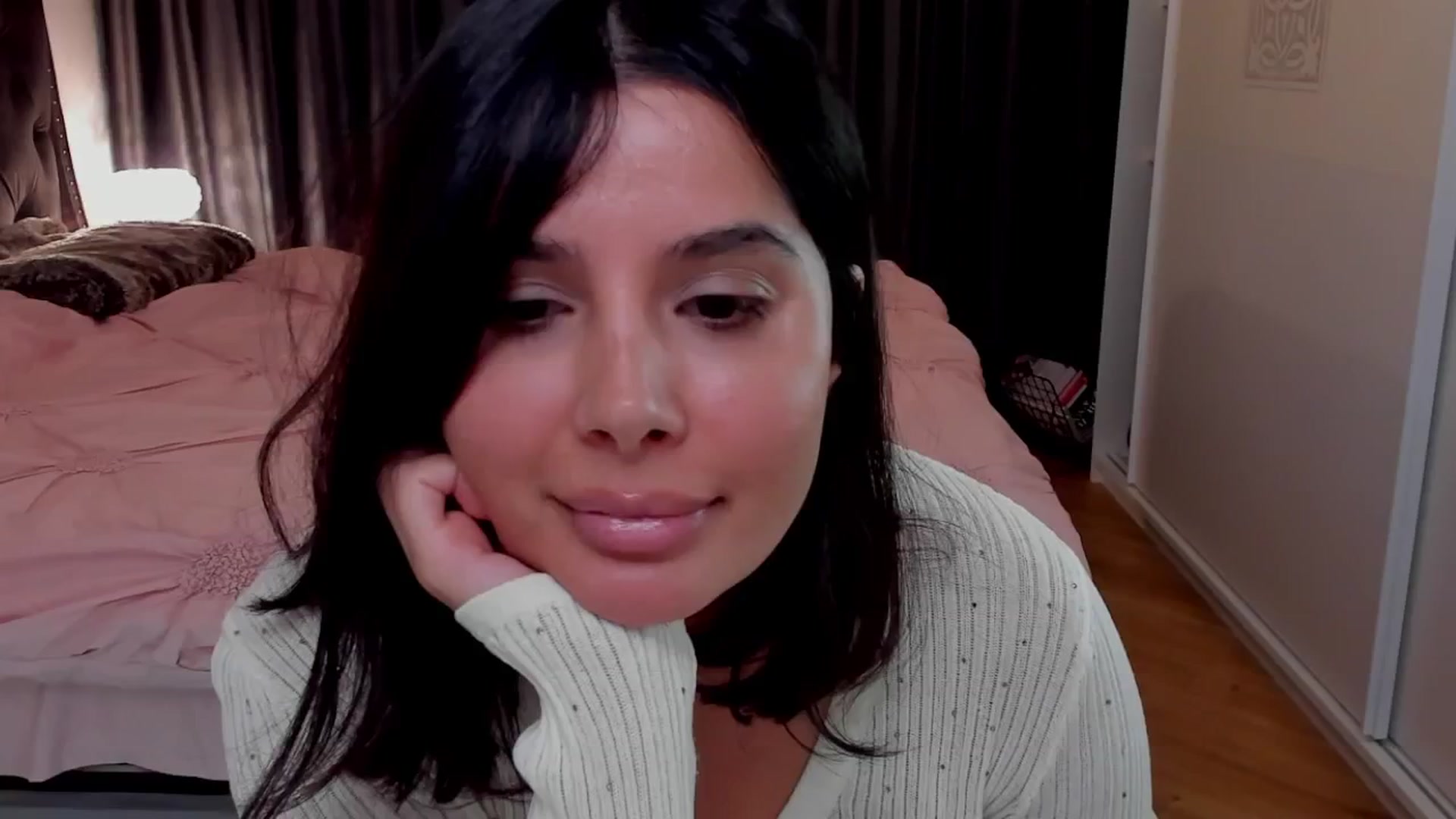 Gallery image thumbnail from LenaLiveNow's myfreecams stream on, 11/25/2024, 23:17 image 7 of 20