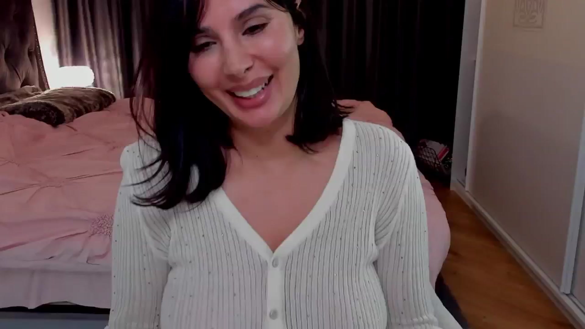 Gallery image thumbnail from LenaLiveNow's myfreecams stream on, 11/25/2024, 23:17 image 14 of 20