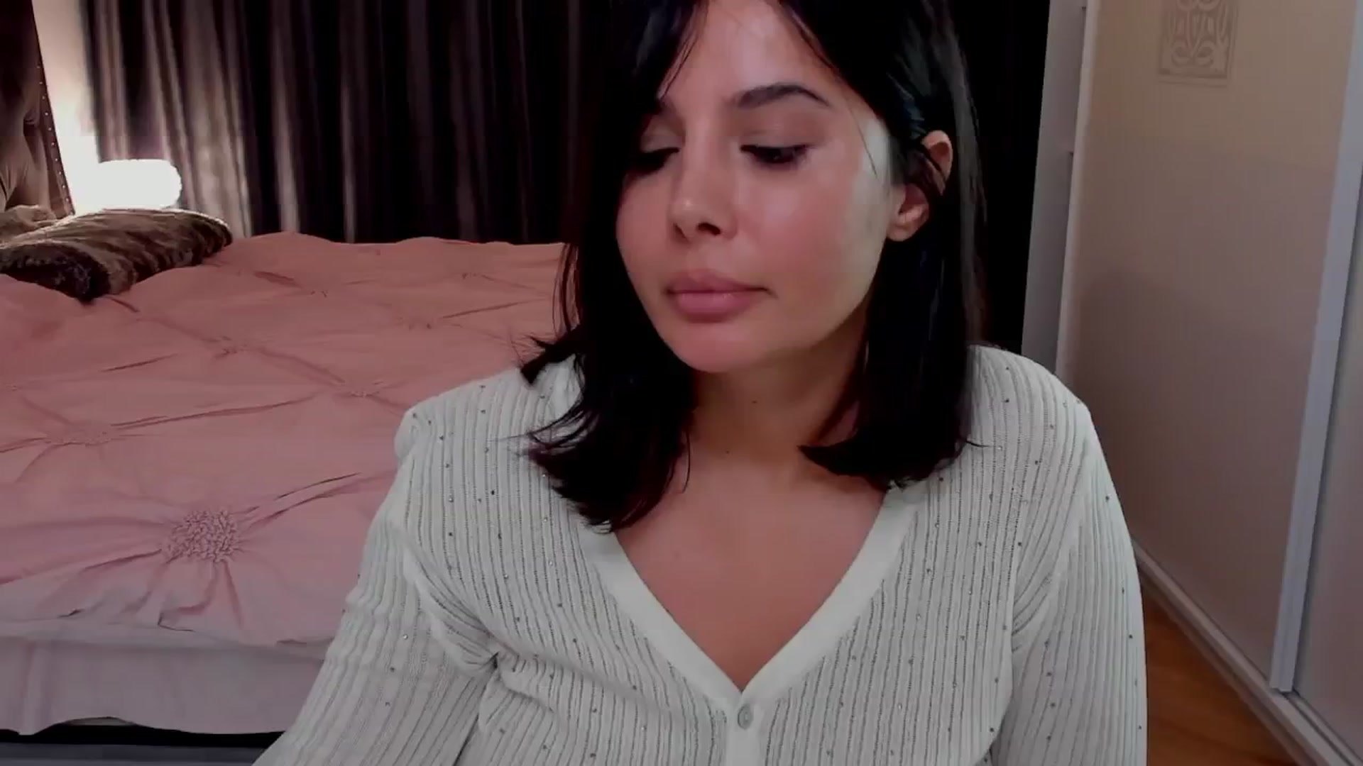 Gallery image thumbnail from LenaLiveNow's myfreecams stream on, 11/25/2024, 23:17 image 9 of 20
