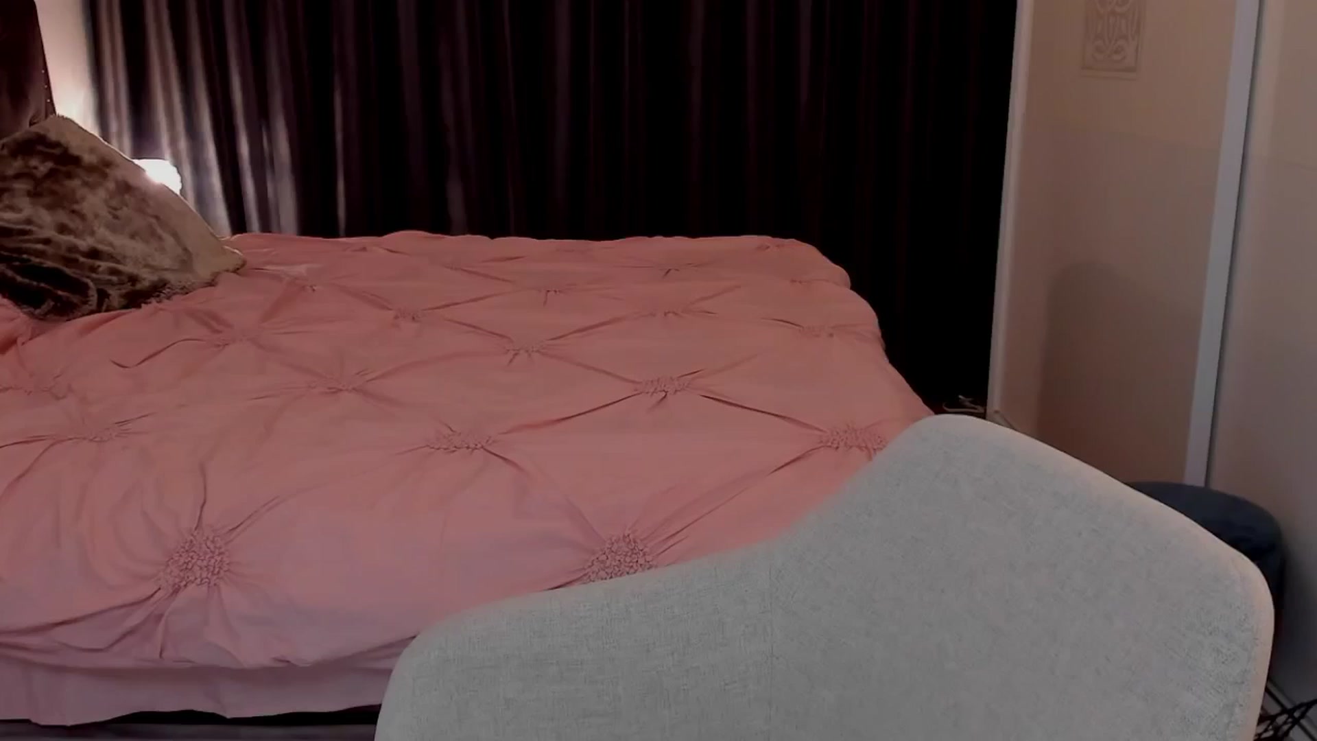 Gallery image thumbnail from LenaLiveNow's myfreecams stream on, 11/26/2024, 21:24 image 17 of 20