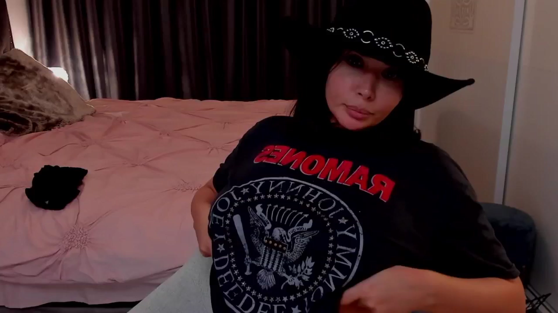 Gallery image thumbnail from LenaLiveNow's myfreecams stream on, 11/26/2024, 21:24 image 19 of 20