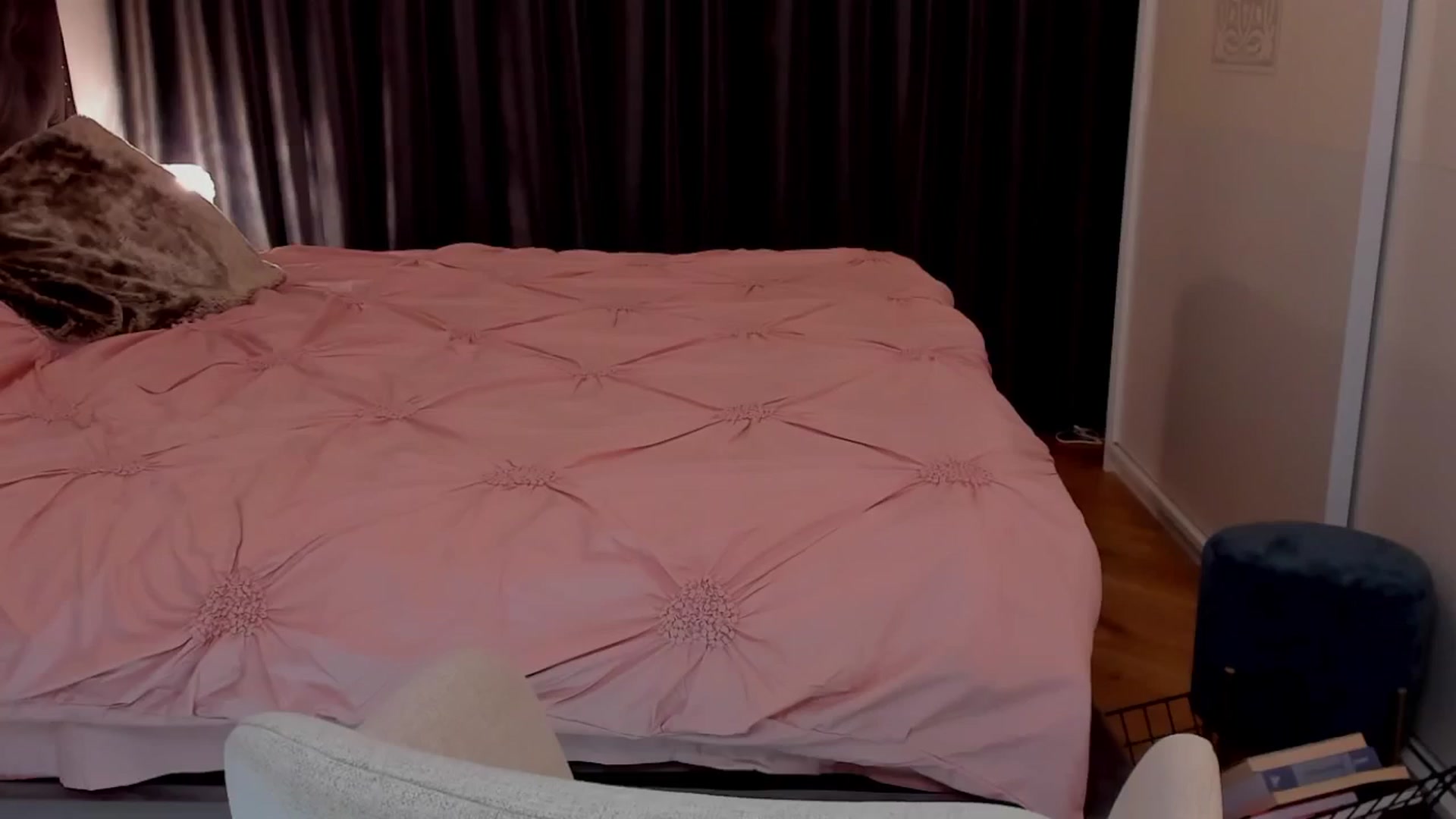 Gallery image thumbnail from LenaLiveNow's myfreecams stream on, 11/26/2024, 21:24 image 7 of 20