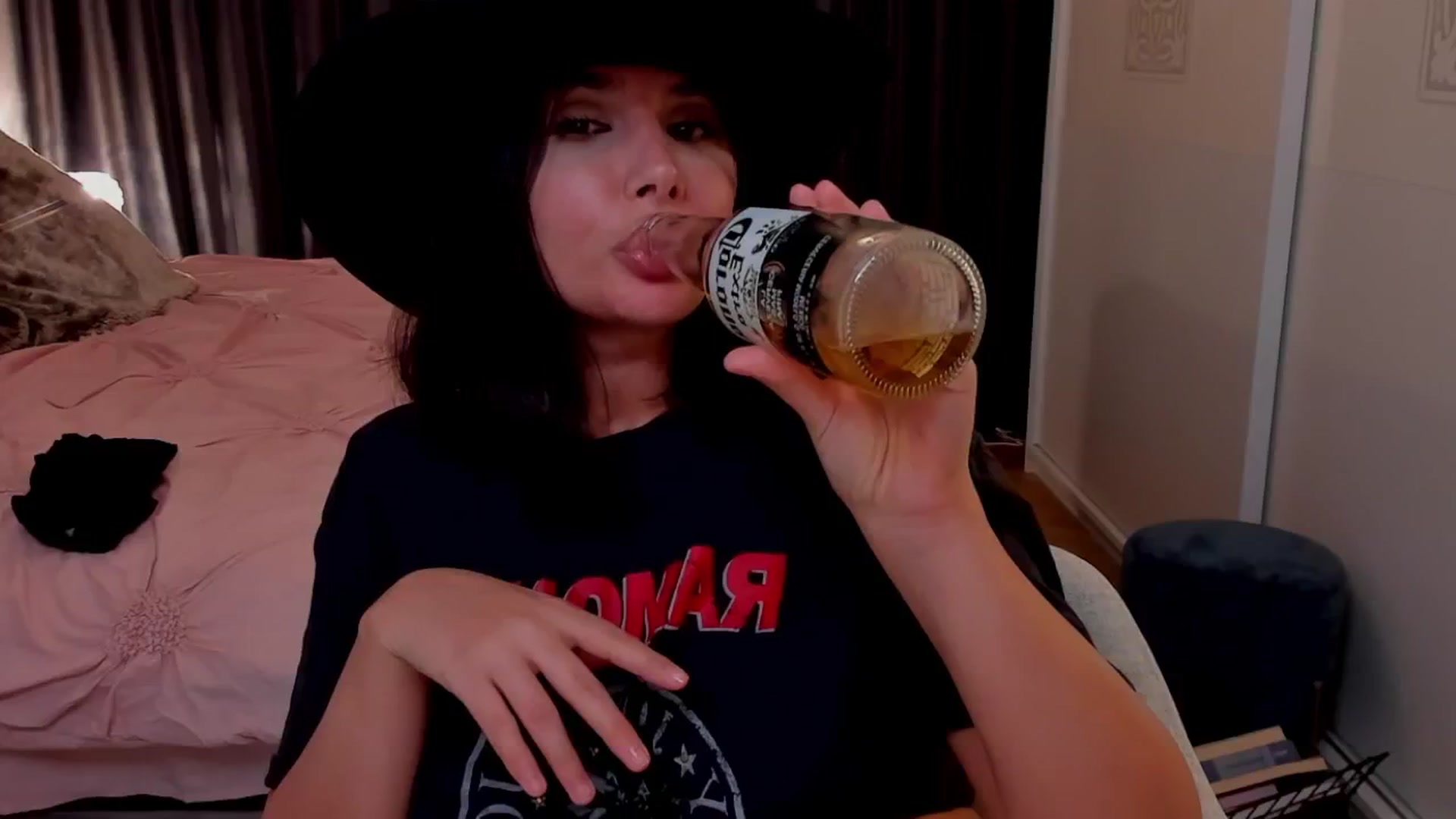 Gallery image thumbnail from LenaLiveNow's myfreecams stream on, 11/26/2024, 21:38 image 2 of 20
