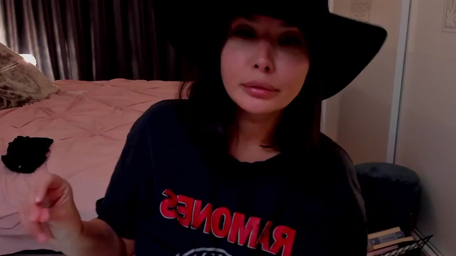 Gallery image thumbnail from LenaLiveNow's myfreecams stream on, 11/26/2024, 21:38 image 8 of 20