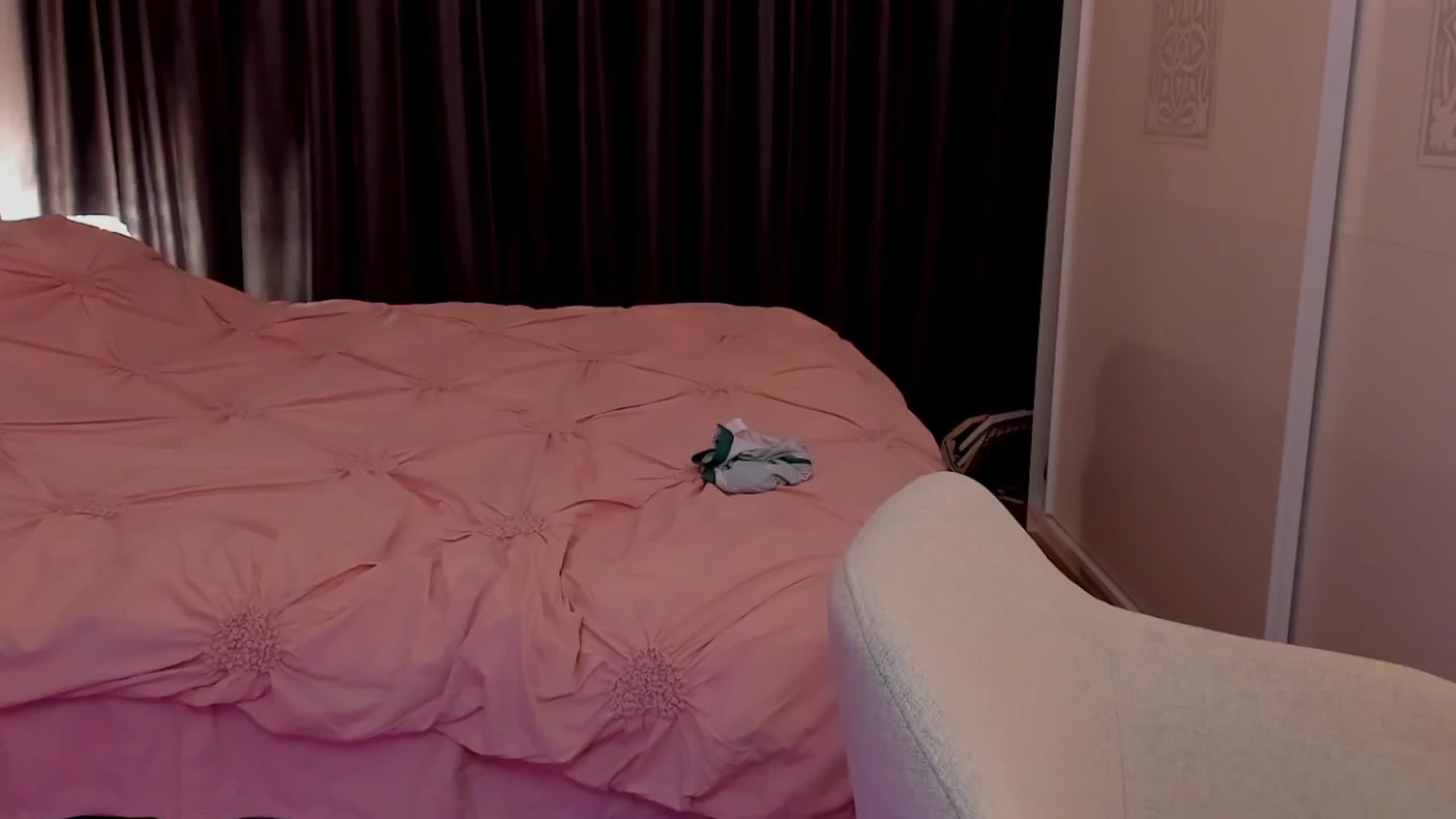 Gallery image thumbnail from LenaLiveNow's myfreecams stream on, 12/03/2024, 21:36 image 12 of 20