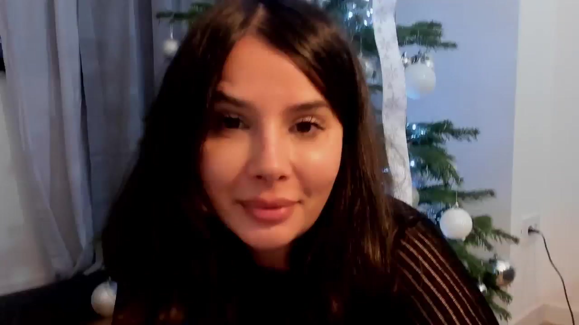 Gallery image thumbnail from LenaLiveNow's myfreecams stream on, 12/20/2024, 18:18 image 17 of 20