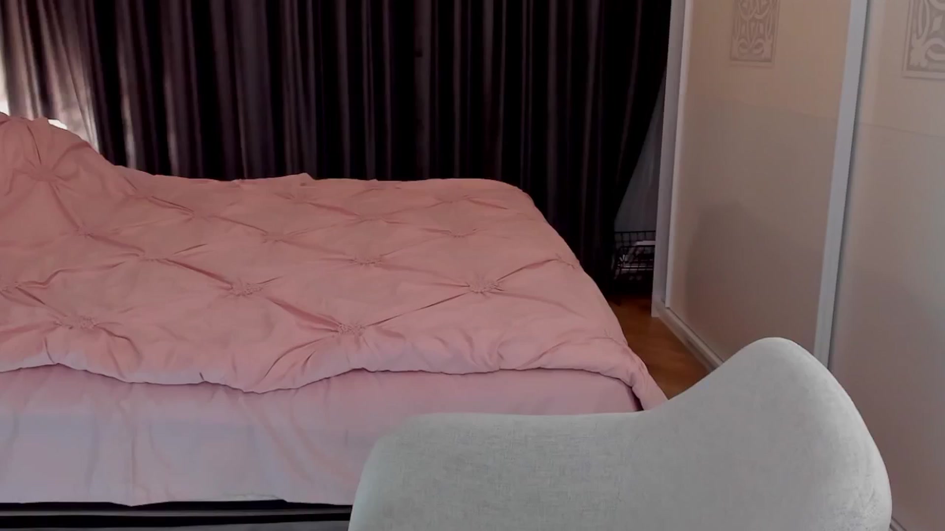 Gallery image thumbnail from LenaLiveNow's myfreecams stream on, 12/22/2024, 22:39 image 17 of 20