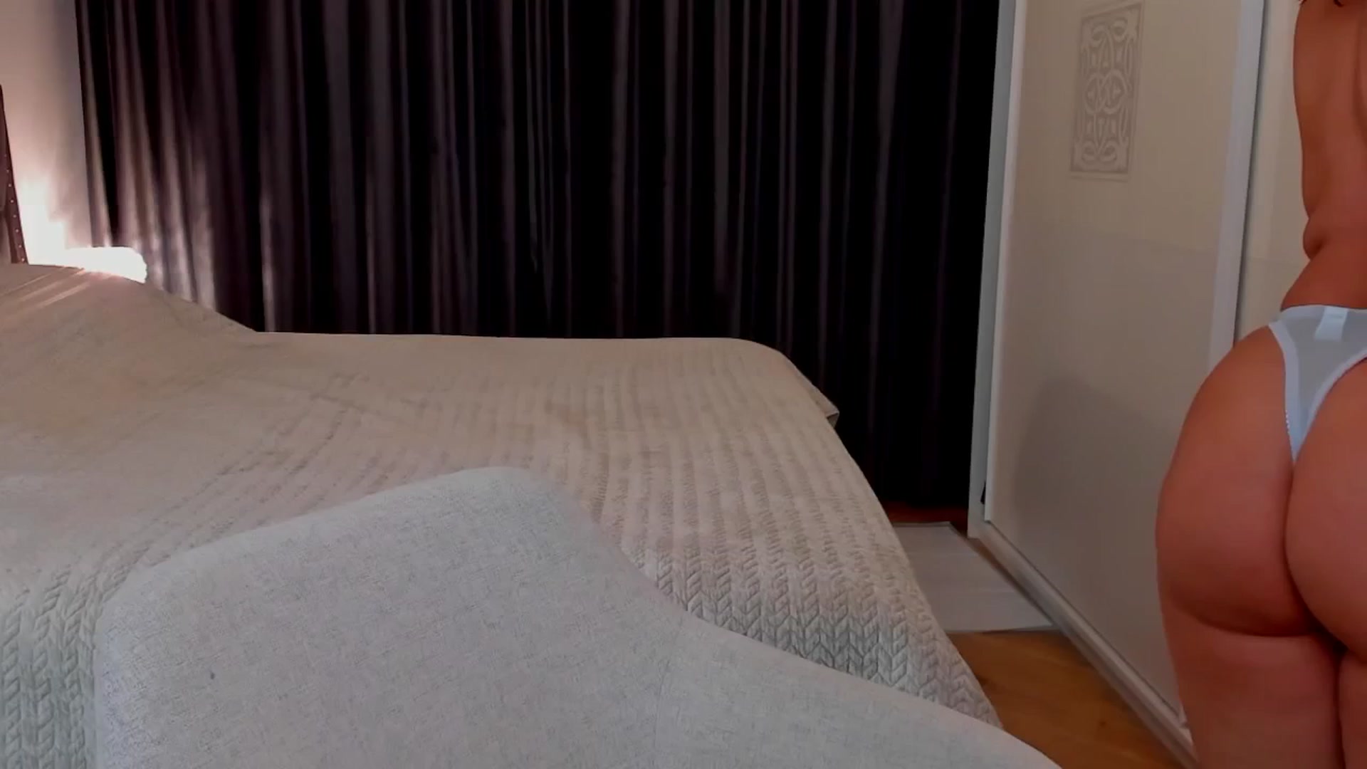 Gallery image thumbnail from LenaLiveNow's myfreecams stream on, 01/10/2025, 24:37 image 8 of 20