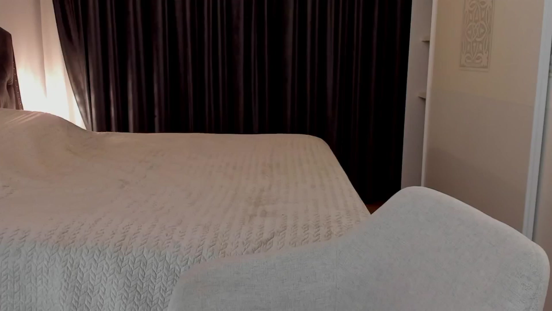 Gallery image thumbnail from LenaLiveNow's myfreecams stream on, 01/21/2025, 21:03 image 14 of 20