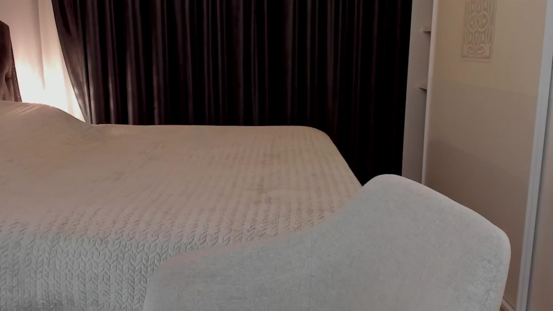 Gallery image thumbnail from LenaLiveNow's myfreecams stream on, 01/21/2025, 21:03 image 4 of 20