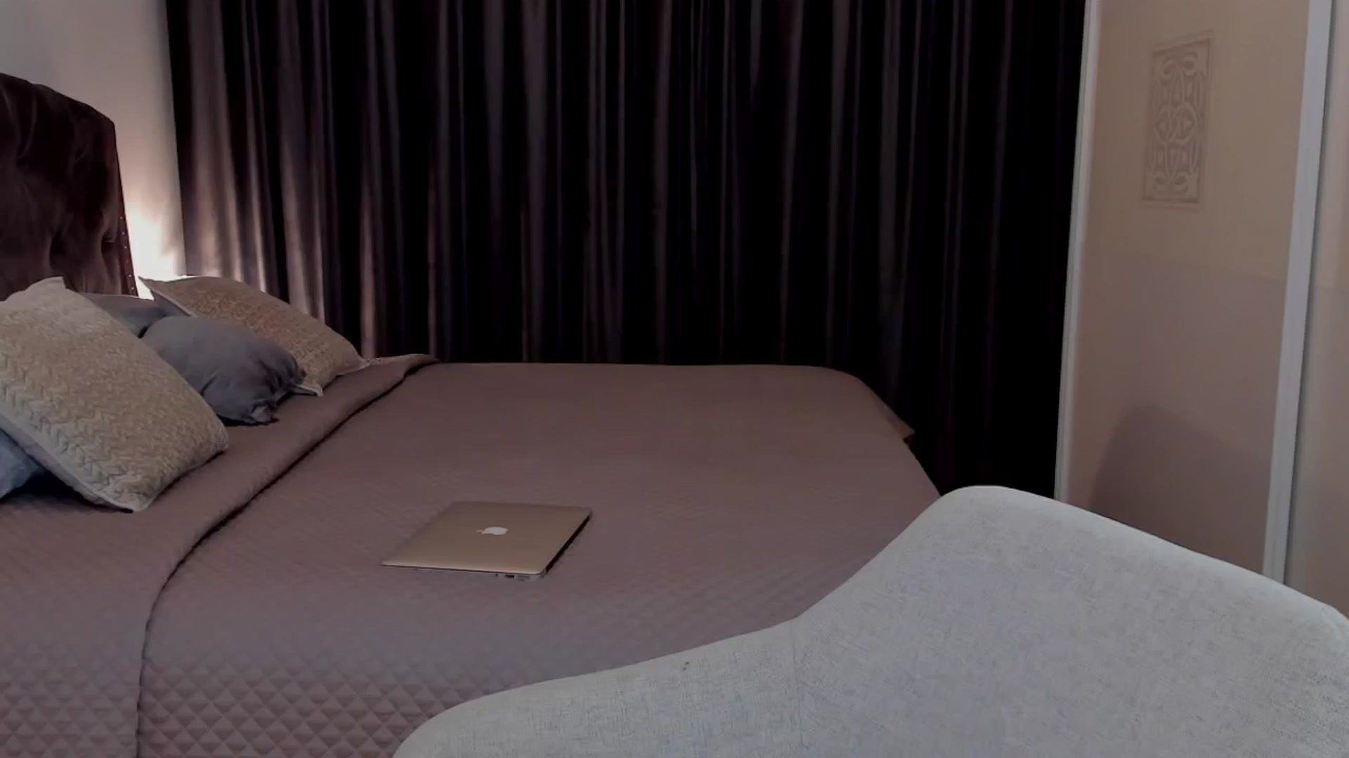Gallery image thumbnail from LenaLiveNow's myfreecams stream on, 03/07/2025, 23:57 image 15 of 20