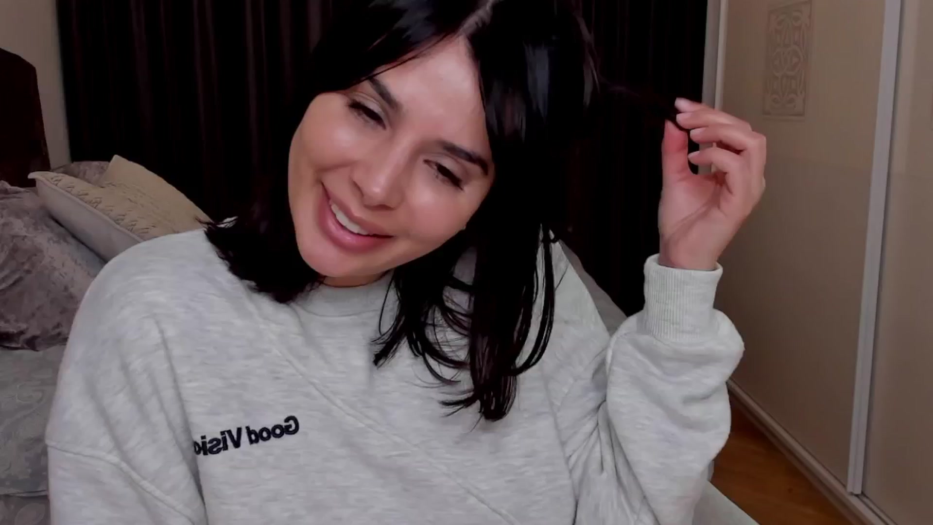 Gallery image thumbnail from LenaLiveNow's myfreecams stream on, 03/20/2025, 24:21 image 8 of 20