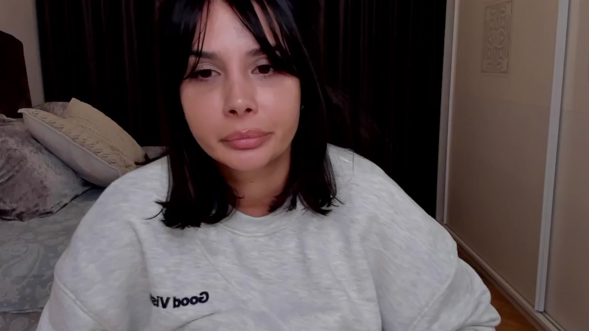 Gallery image thumbnail from LenaLiveNow's myfreecams stream on, 03/20/2025, 24:21 image 7 of 20