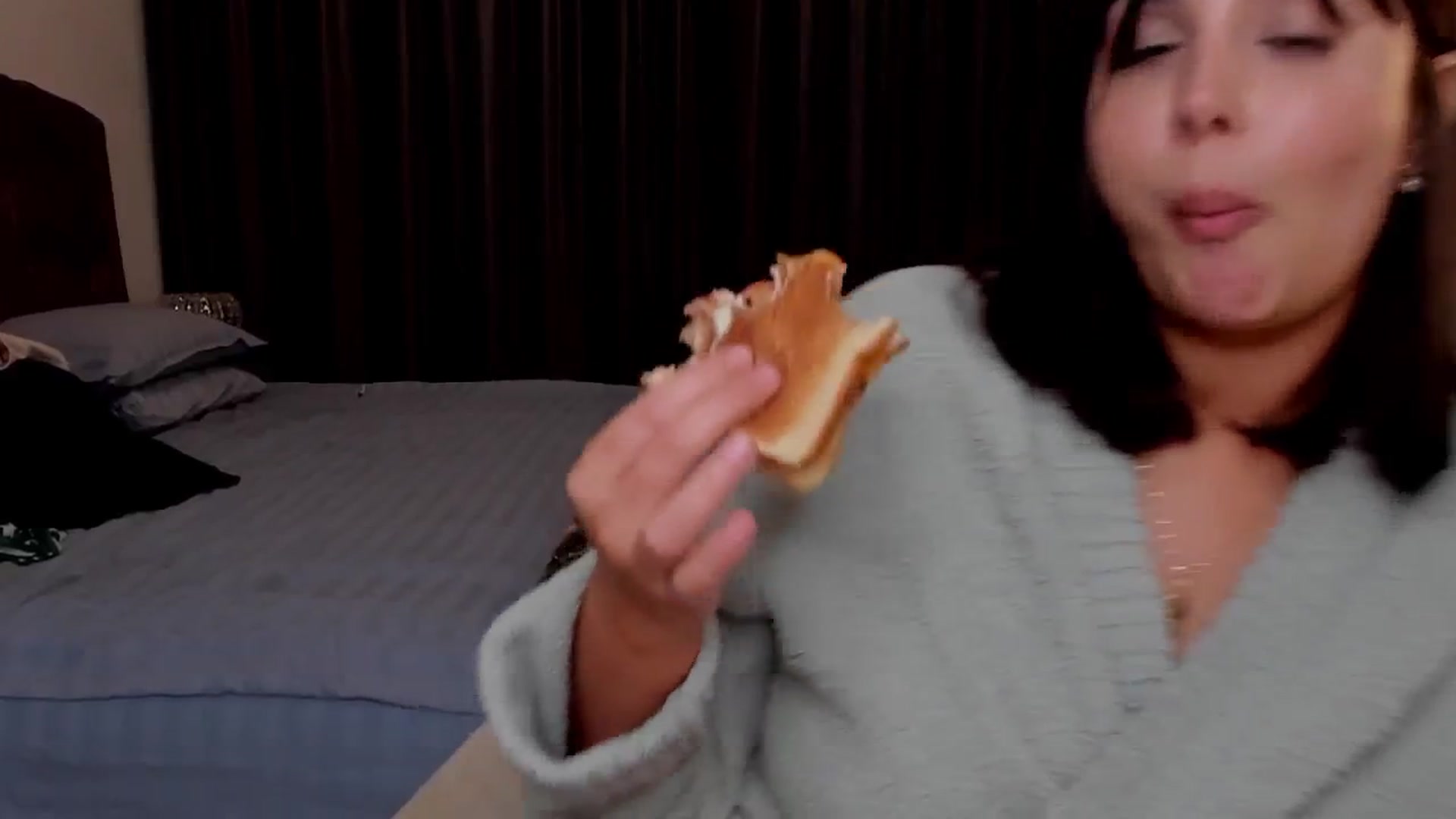 Gallery image thumbnail from LenaLiveNow's myfreecams stream on, 03/31/2025, 20:38 image 18 of 20