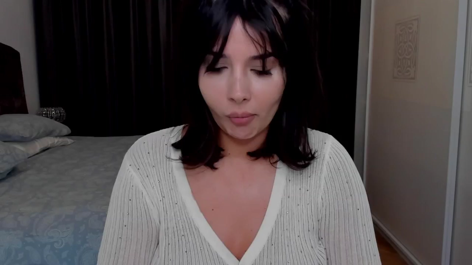 Gallery image thumbnail from LenaLiveNow's myfreecams stream on, 04/08/2025, 20:10 image 4 of 20