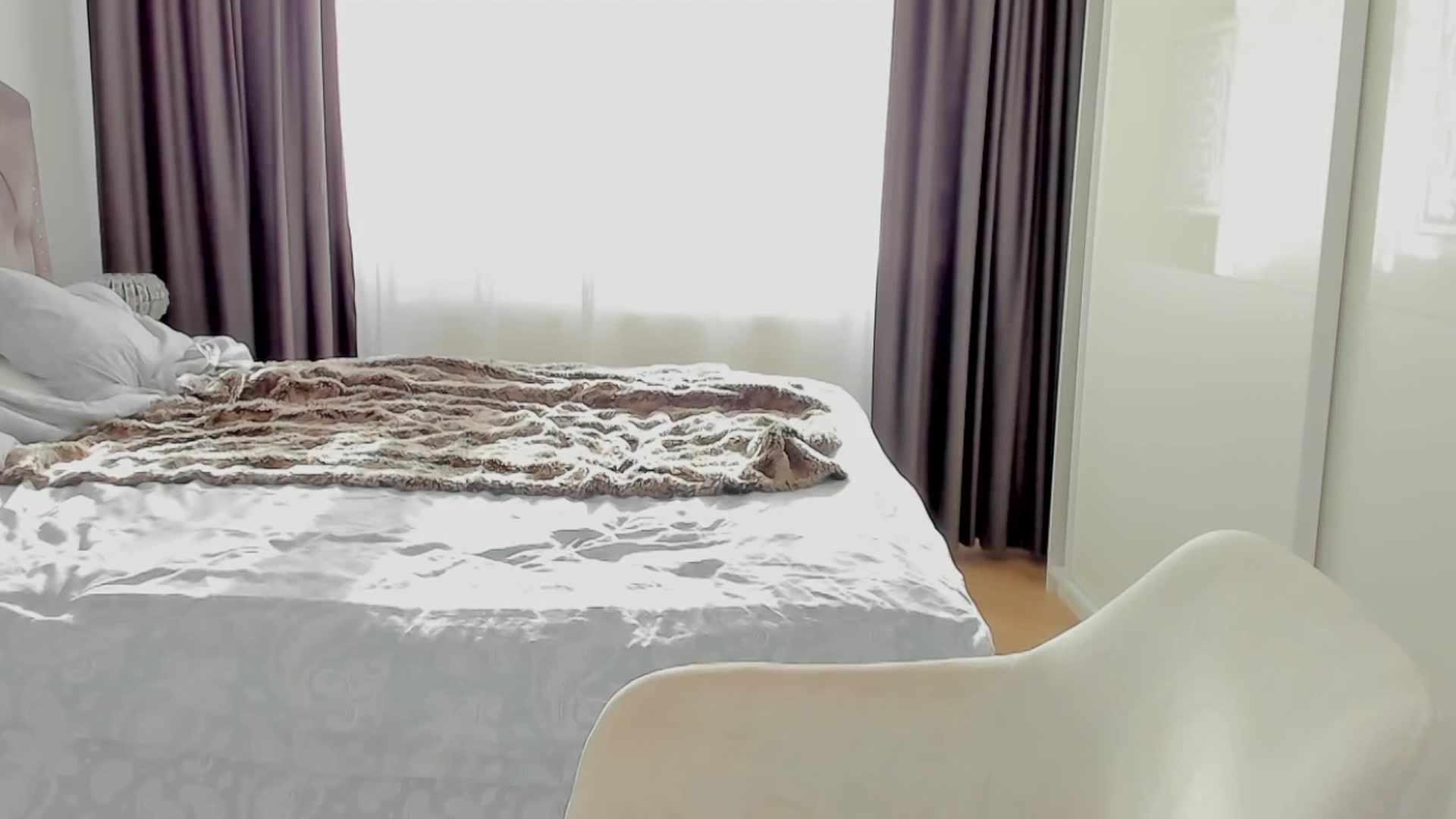 Gallery image thumbnail from LenaLiveNow's myfreecams stream on, 04/16/2025, 16:31 image 12 of 20