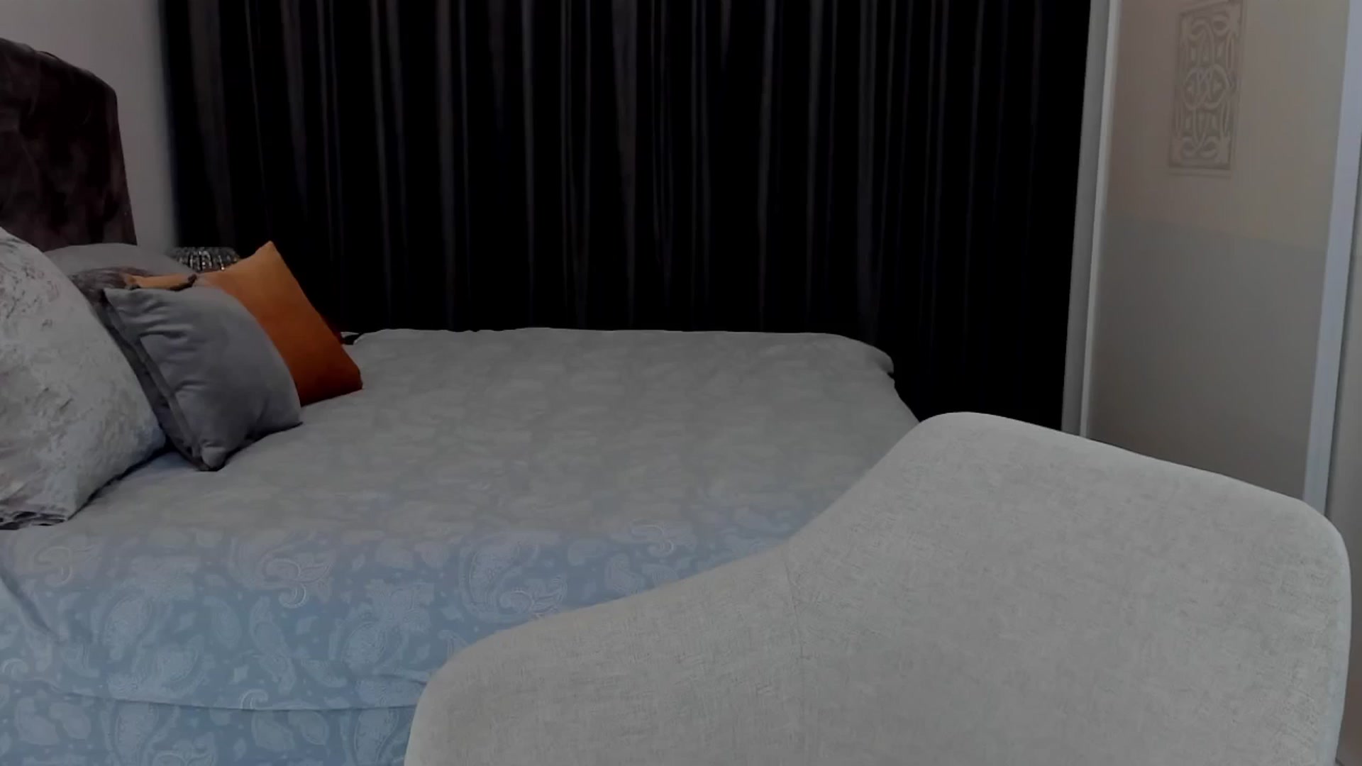Gallery image thumbnail from LenaLiveNow's myfreecams stream on, 05/16/2025, 22:15 image 1 of 20