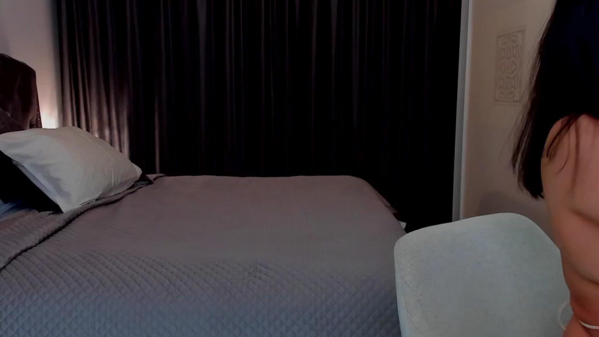 Gallery image thumbnail from LenaLiveNow's myfreecams stream on, 05/21/2025, 24:05 image 4 of 20