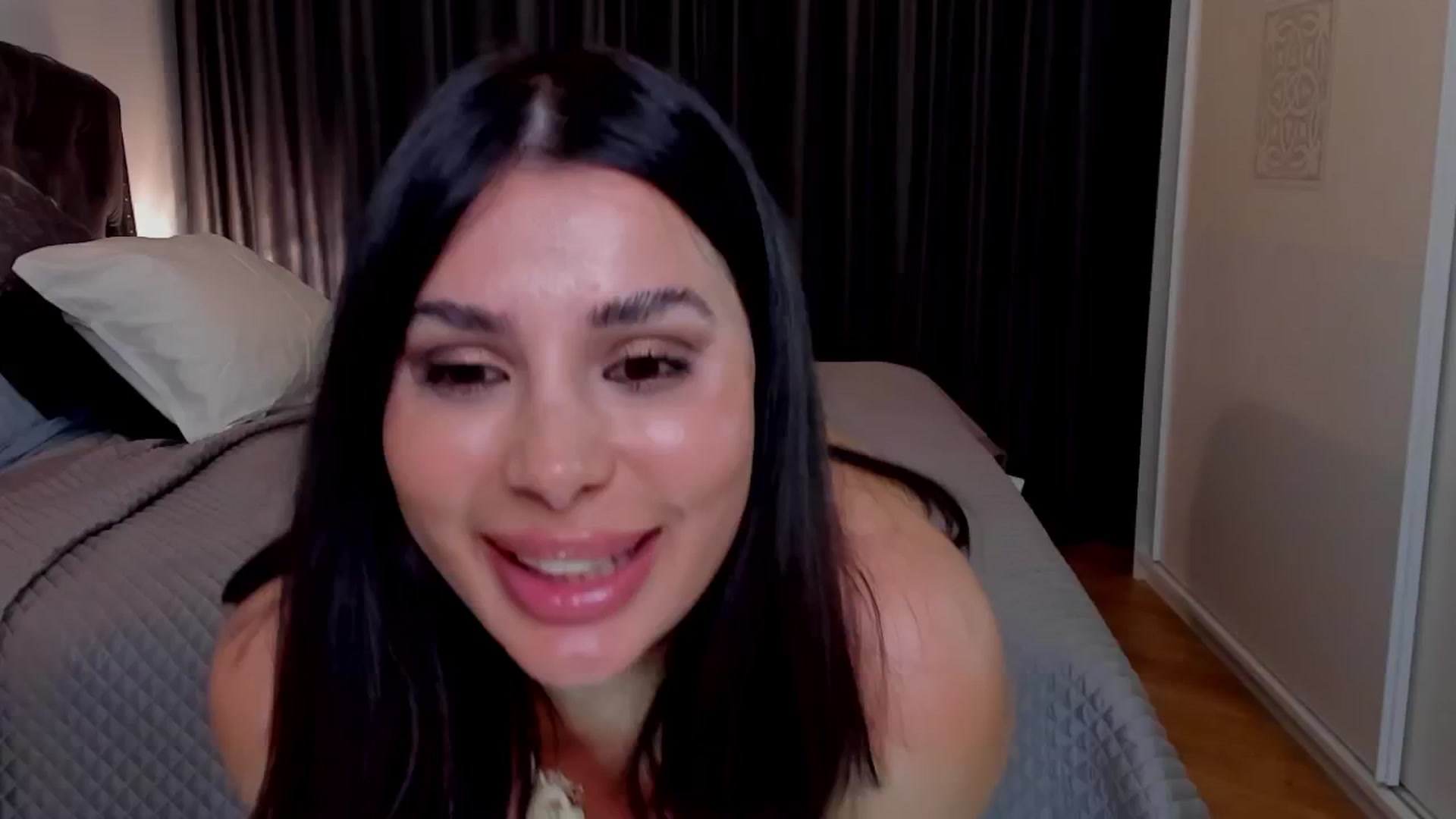 Gallery image thumbnail from LenaLiveNow's myfreecams stream on, 05/21/2025, 24:05 image 14 of 20