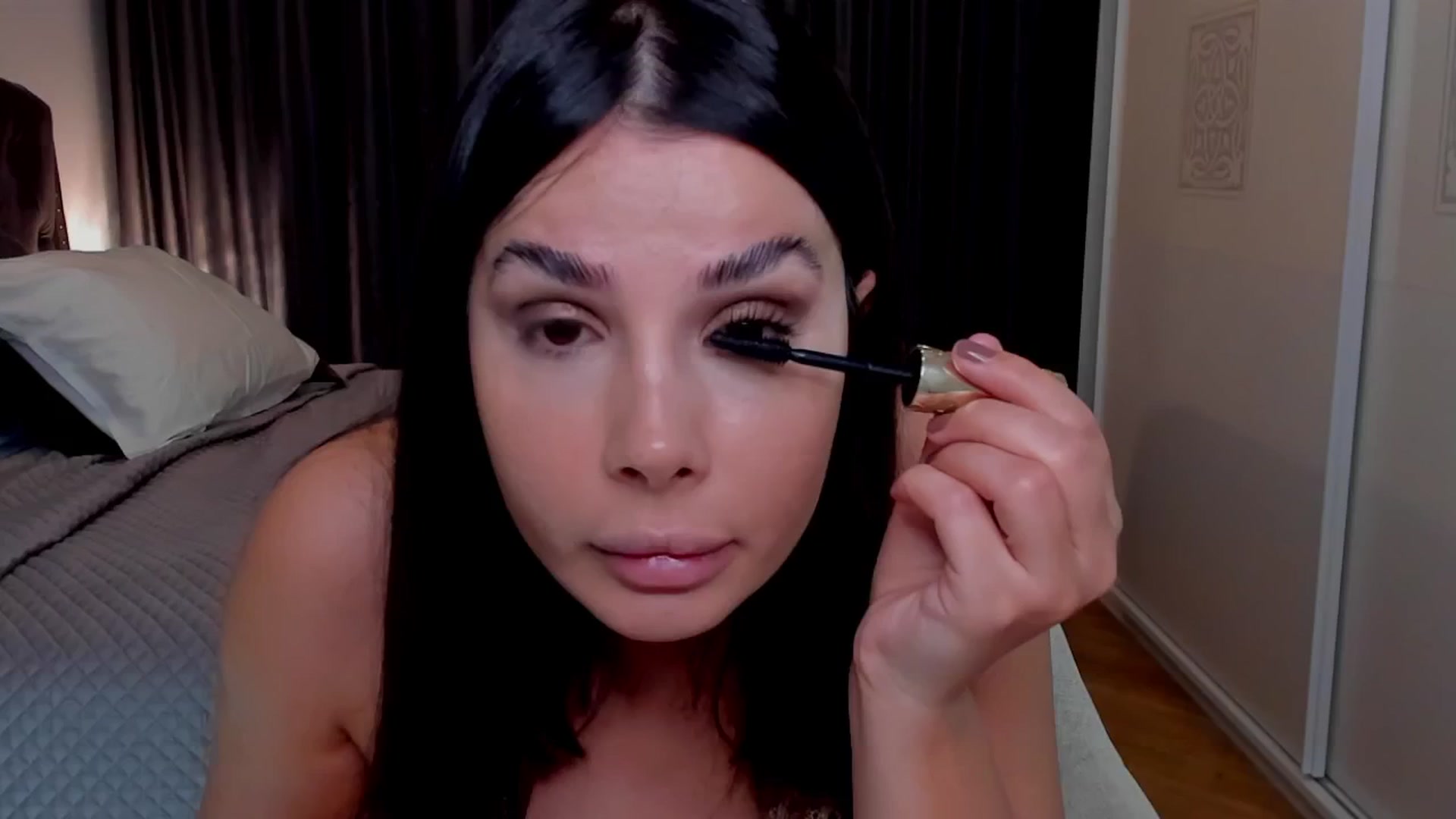 Gallery image thumbnail from LenaLiveNow's myfreecams stream on, 05/21/2025, 24:05 image 2 of 20