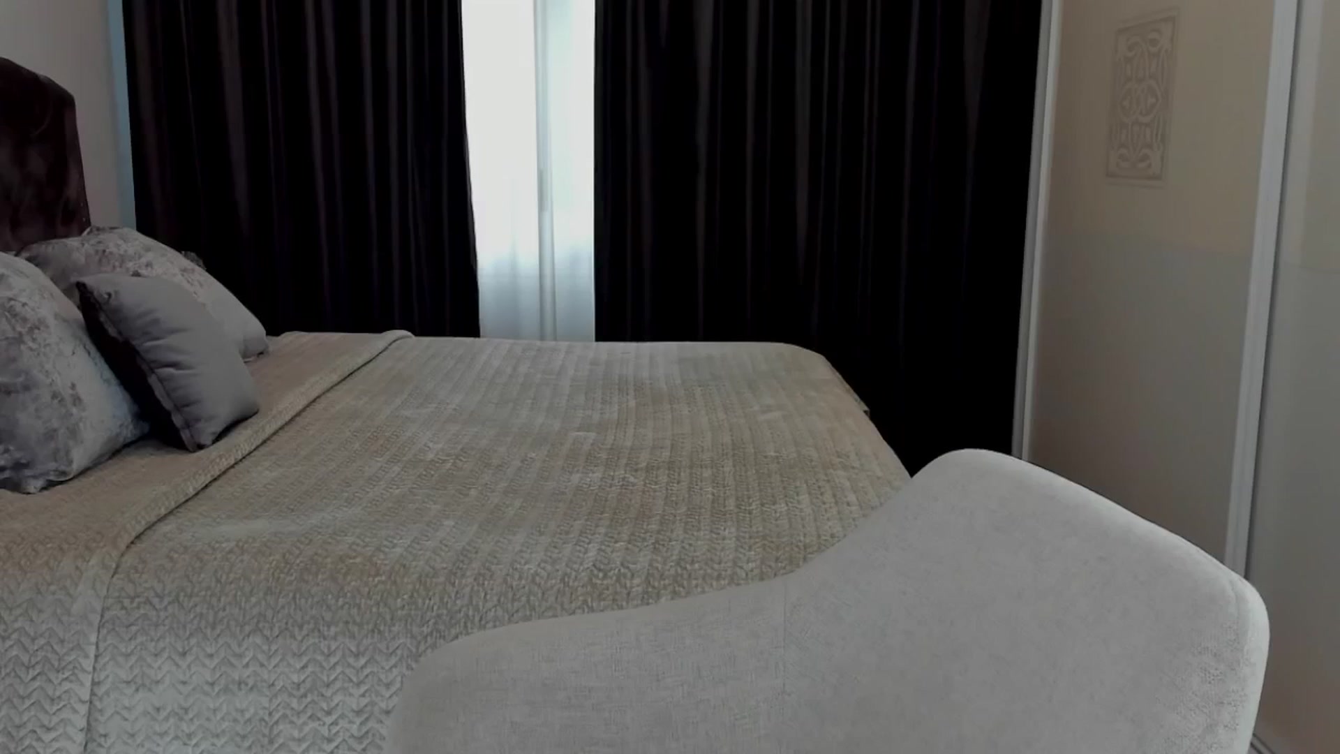 Gallery image thumbnail from LenaLiveNow's myfreecams stream on, 06/02/2025, 17:35 image 13 of 20