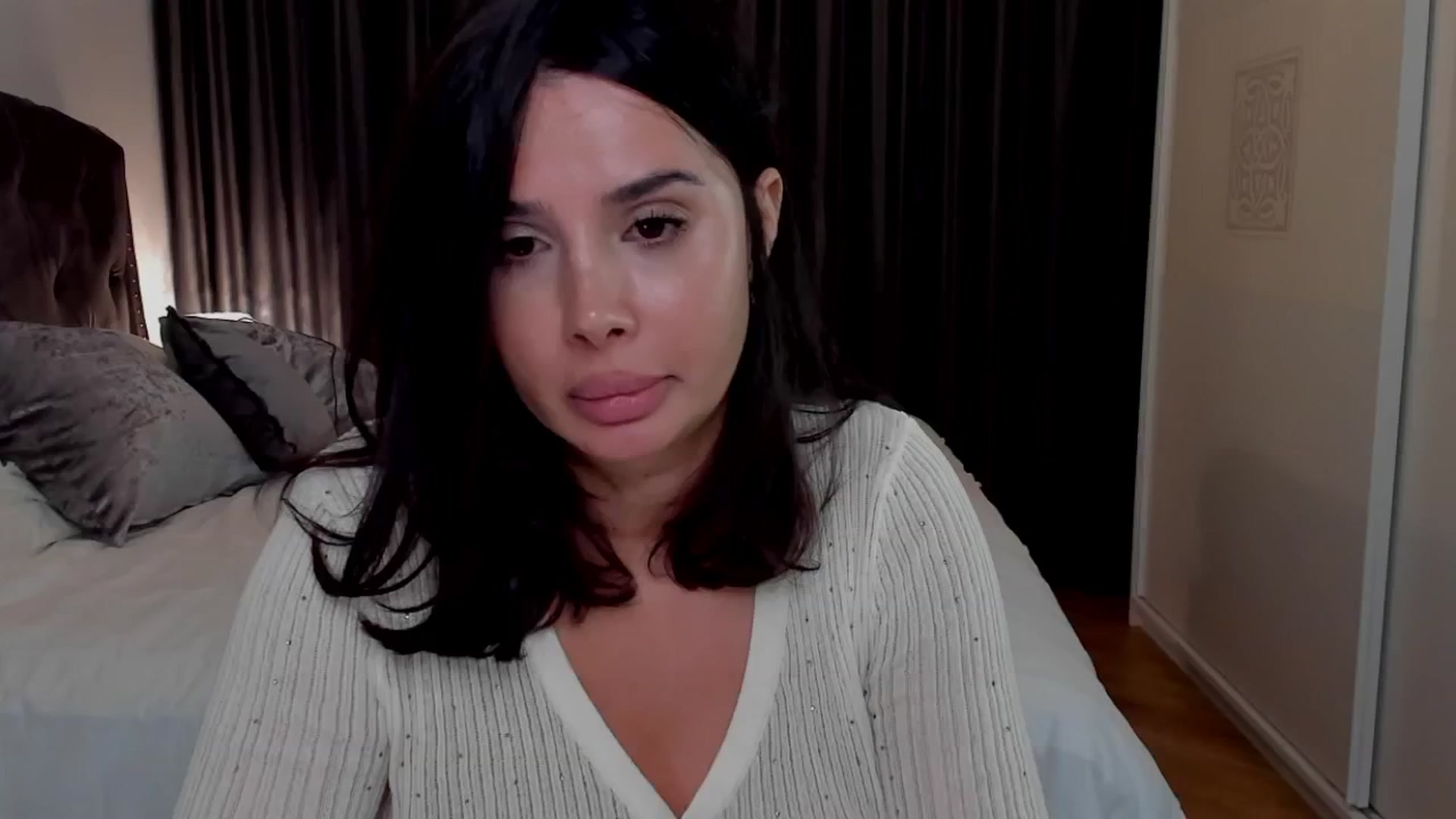 Gallery image thumbnail from LenaLiveNow's myfreecams stream on, 06/07/2025, 23:45 image 19 of 20