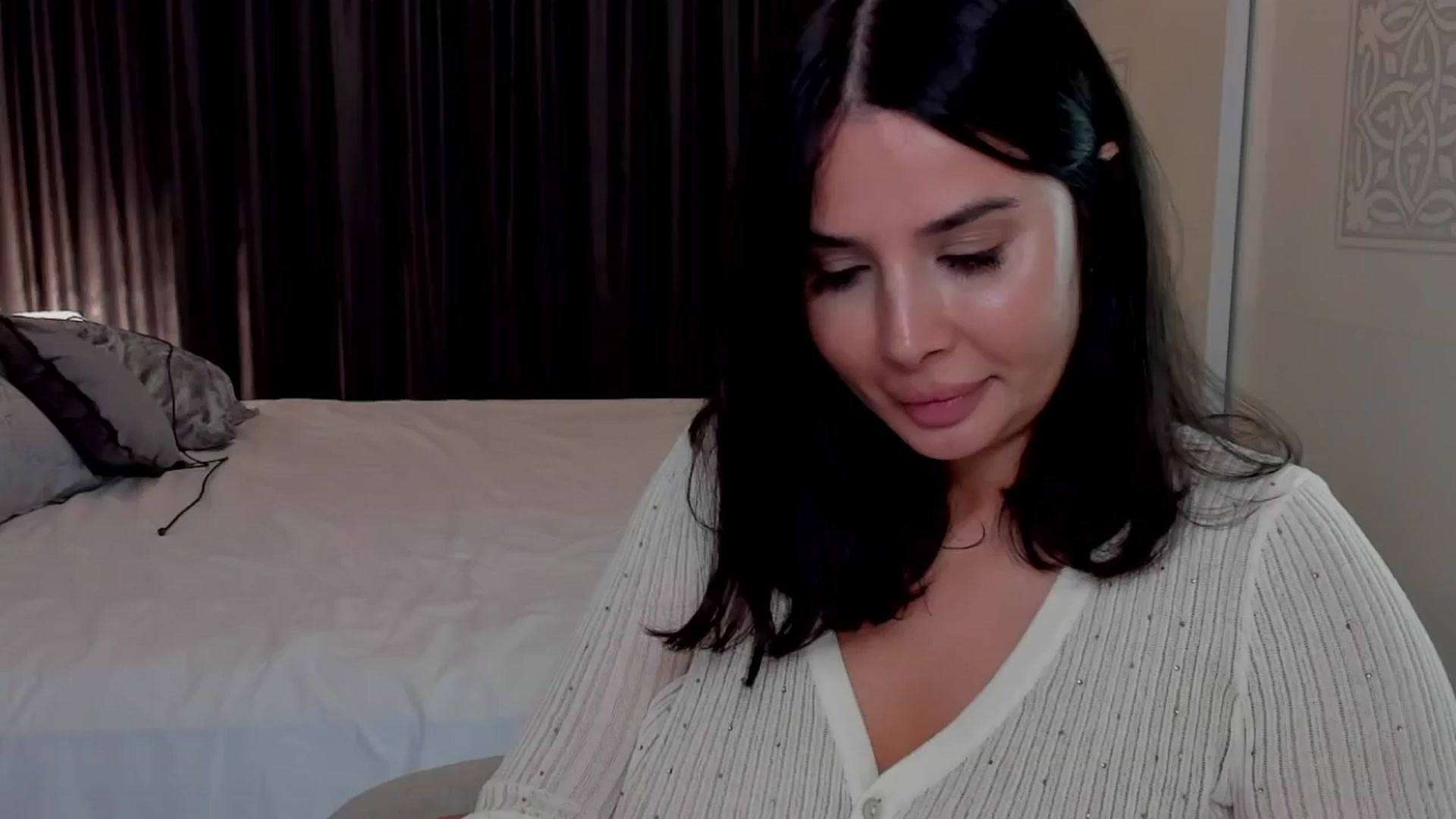 Gallery image thumbnail from LenaLiveNow's myfreecams stream on, 06/07/2025, 23:45 image 16 of 20