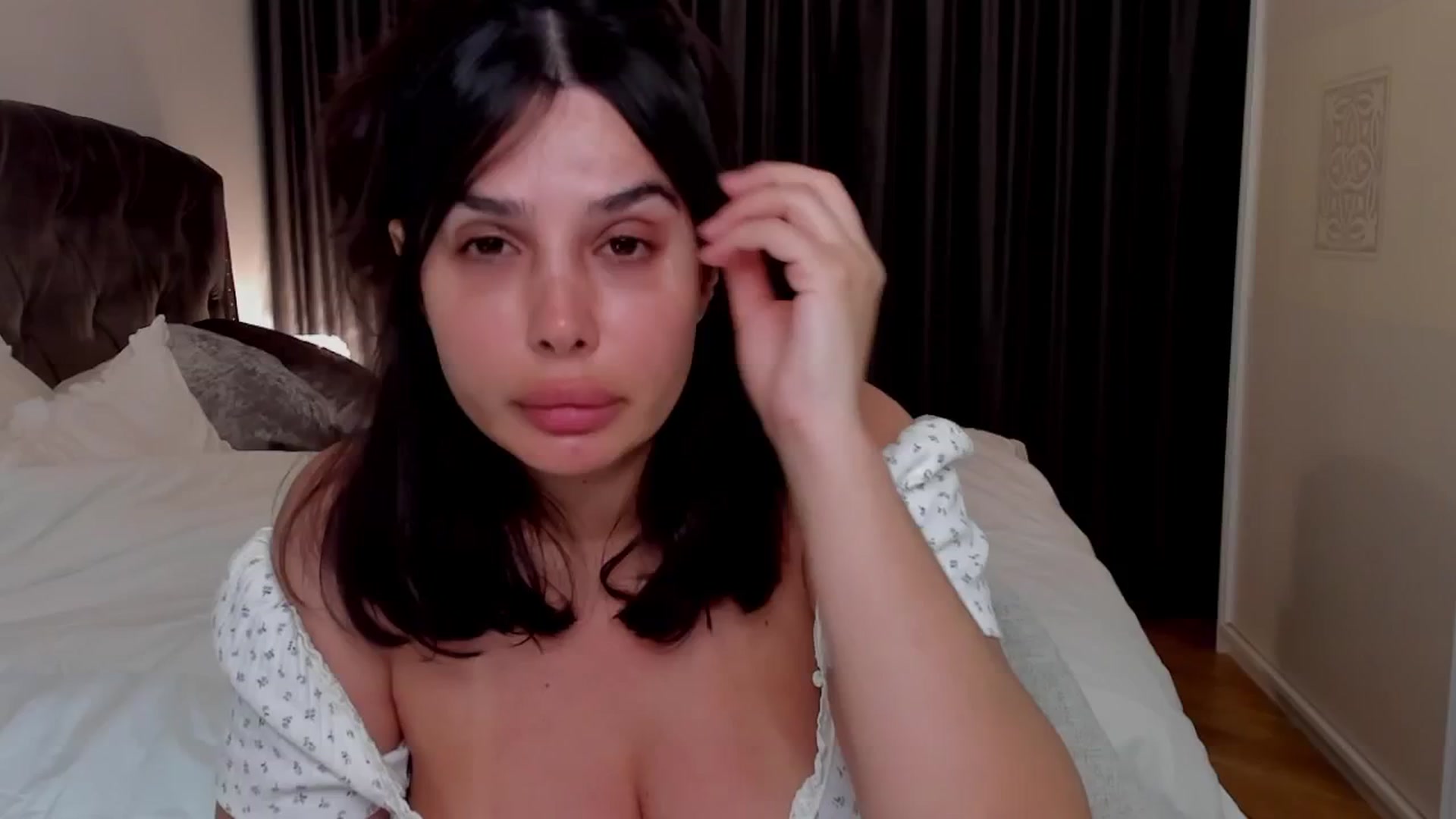 Gallery image thumbnail from LenaLiveNow's myfreecams stream on, 06/11/2025, 22:04 image 1 of 20