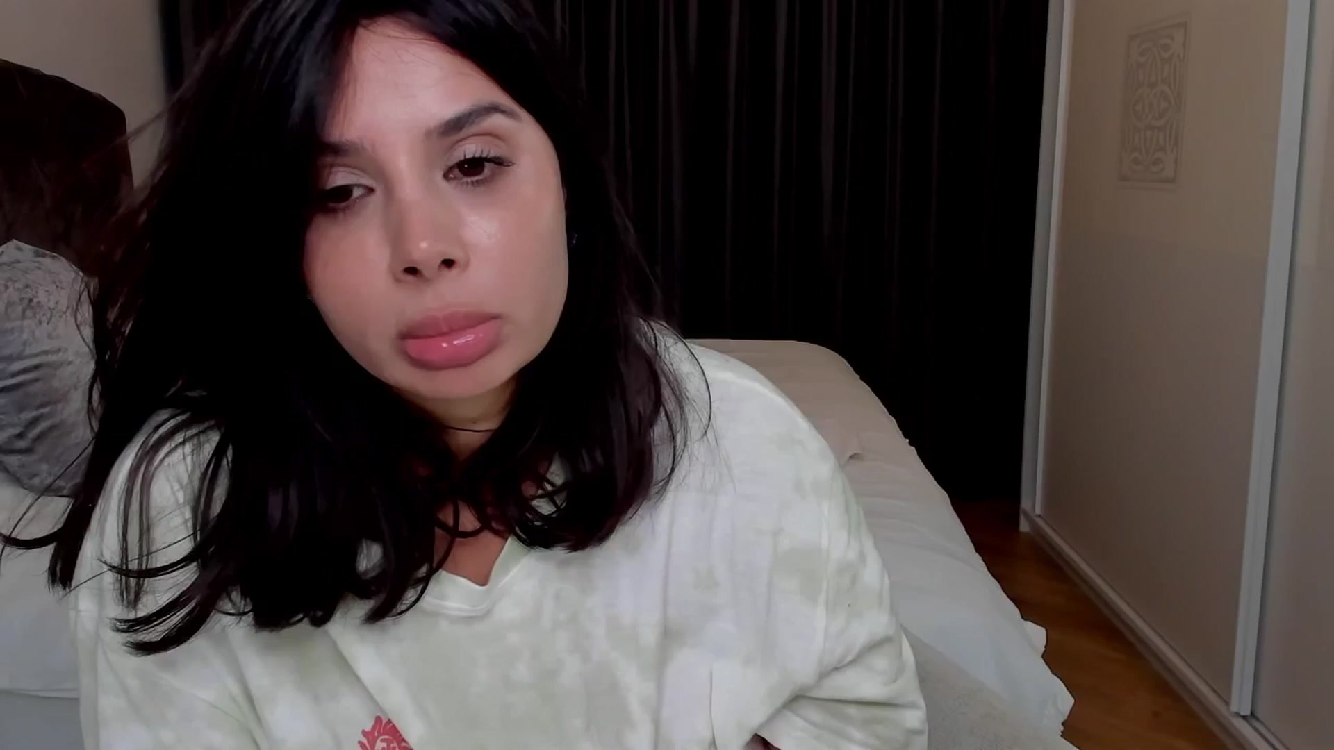 Gallery image thumbnail from LenaLiveNow's myfreecams stream on, 06/16/2025, 01:33 image 16 of 20