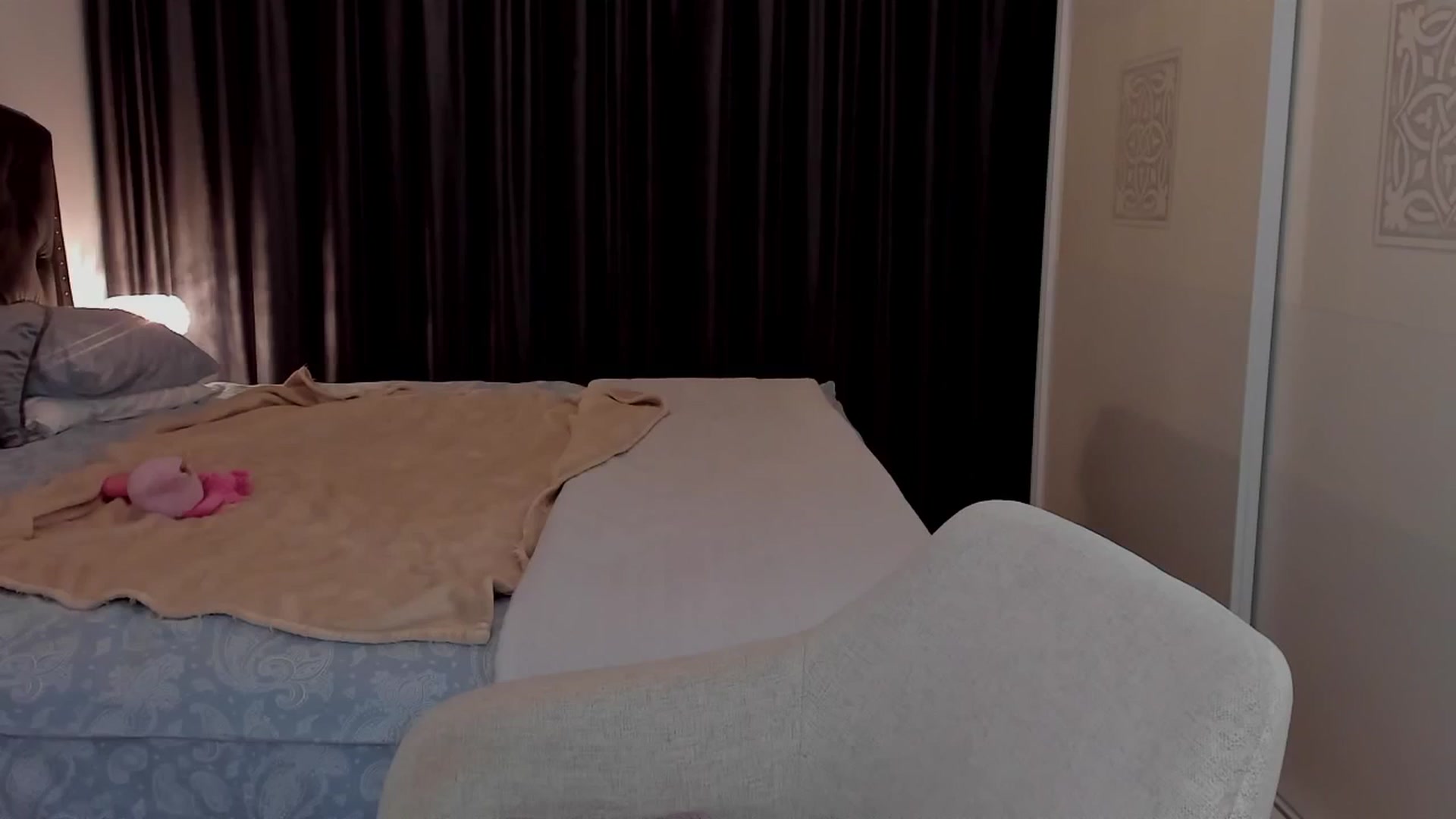 Gallery image thumbnail from LenaLiveNow's myfreecams stream on, 06/25/2025, 23:30 image 14 of 20