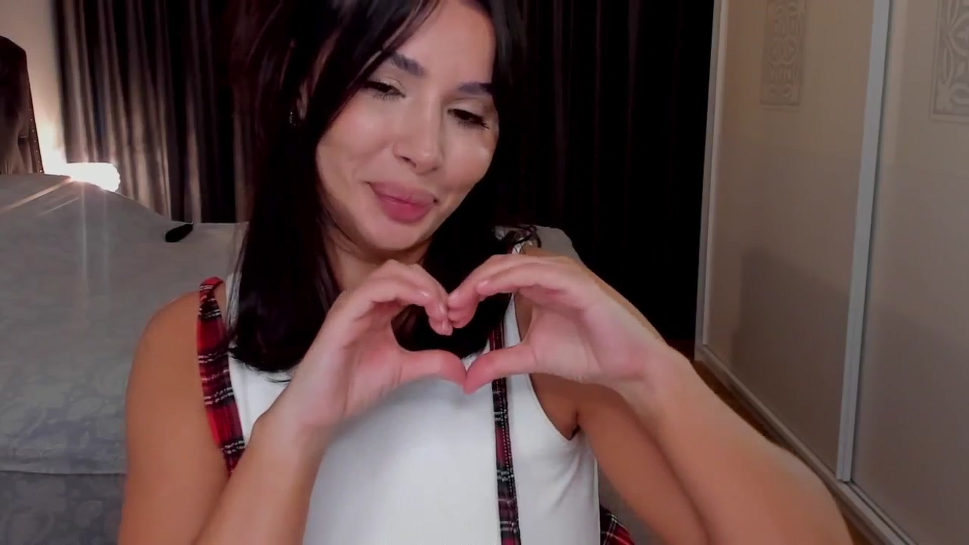 Gallery image thumbnail from LenaLiveNow's myfreecams stream on, 08/02/2025, 20:04 image 18 of 20