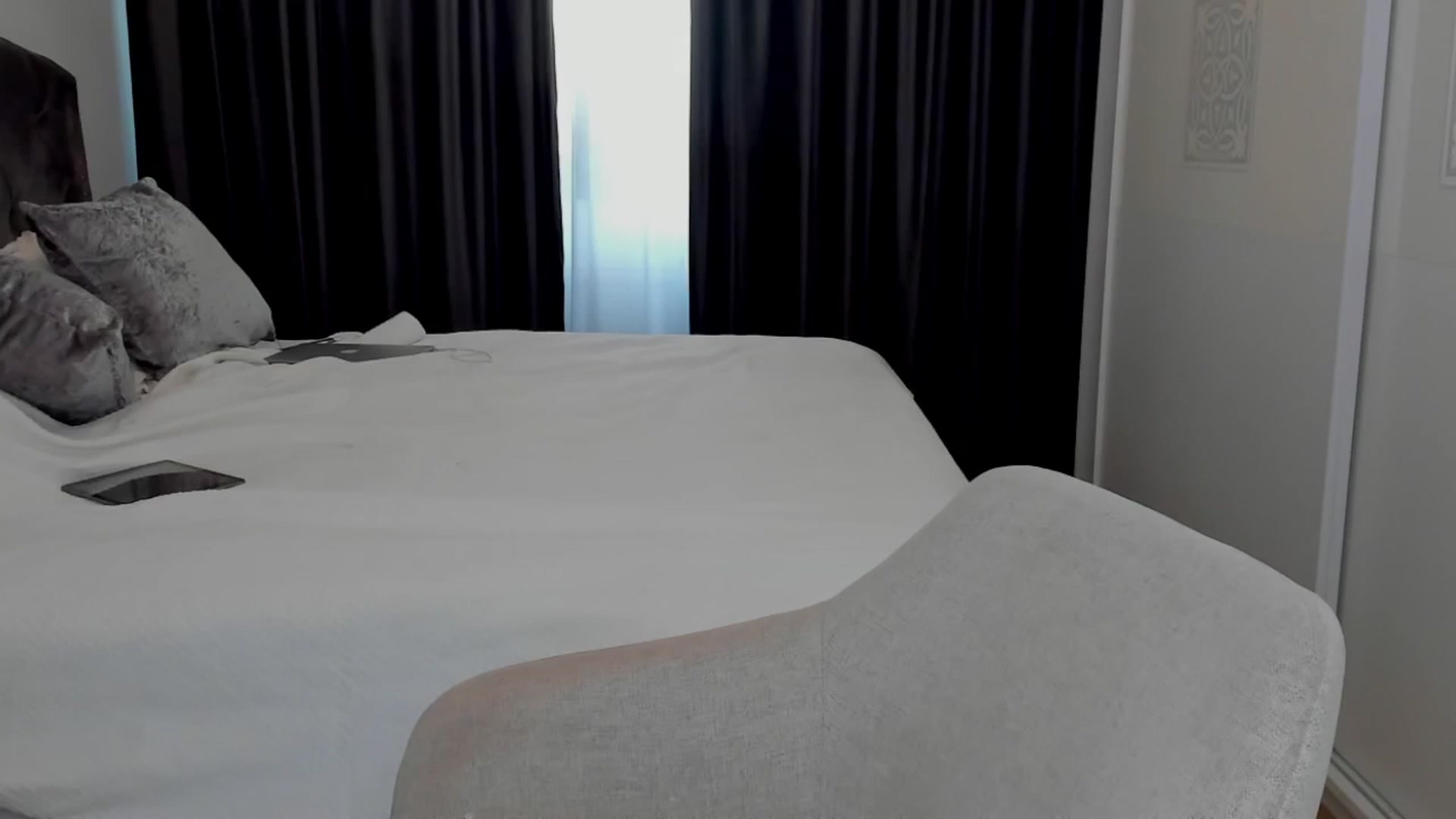 Gallery image thumbnail from LenaLiveNow's myfreecams stream on, 08/17/2025, 11:32 image 1 of 20